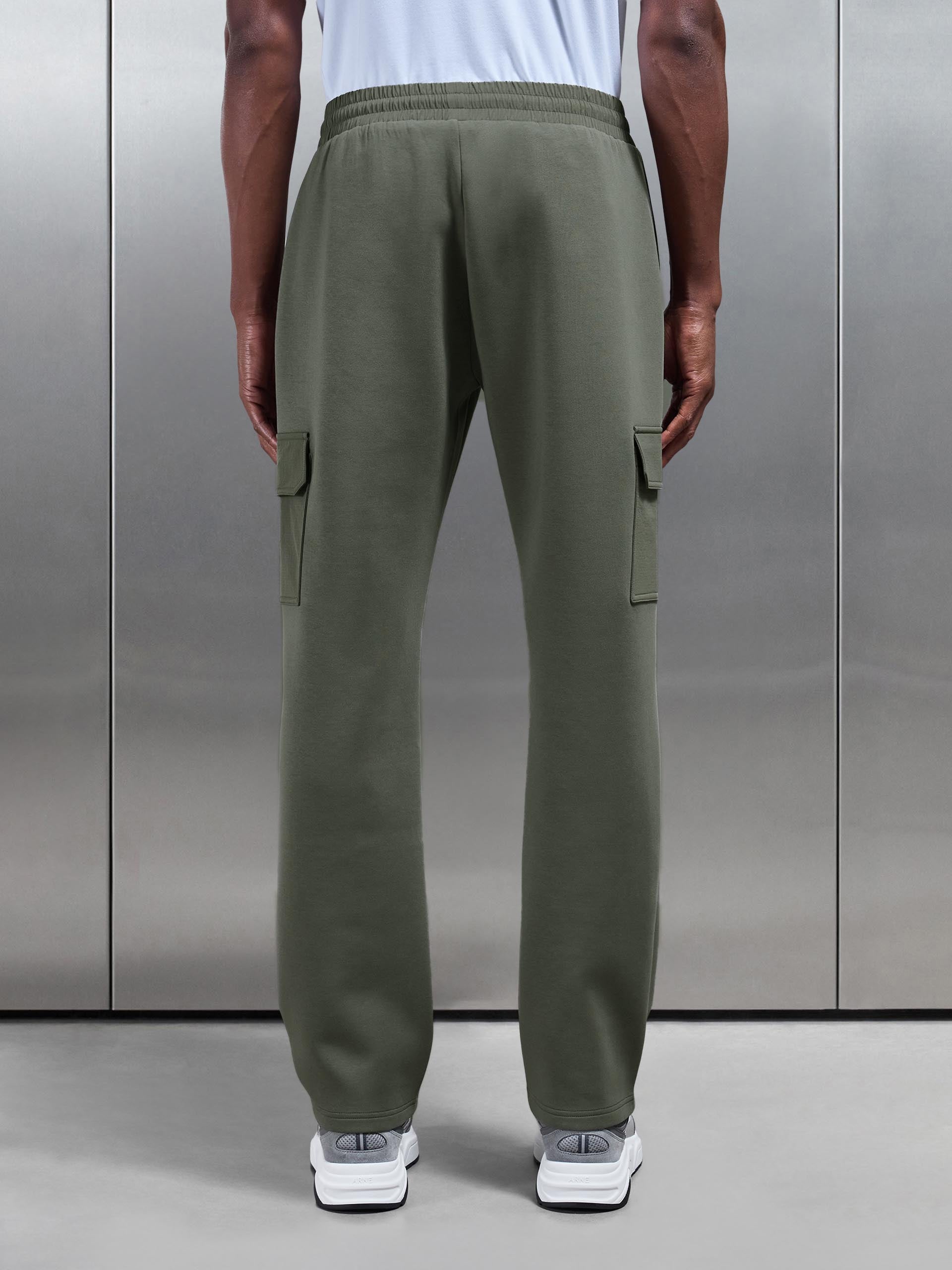 Mens Hybrid Cargo Jogger in Olive