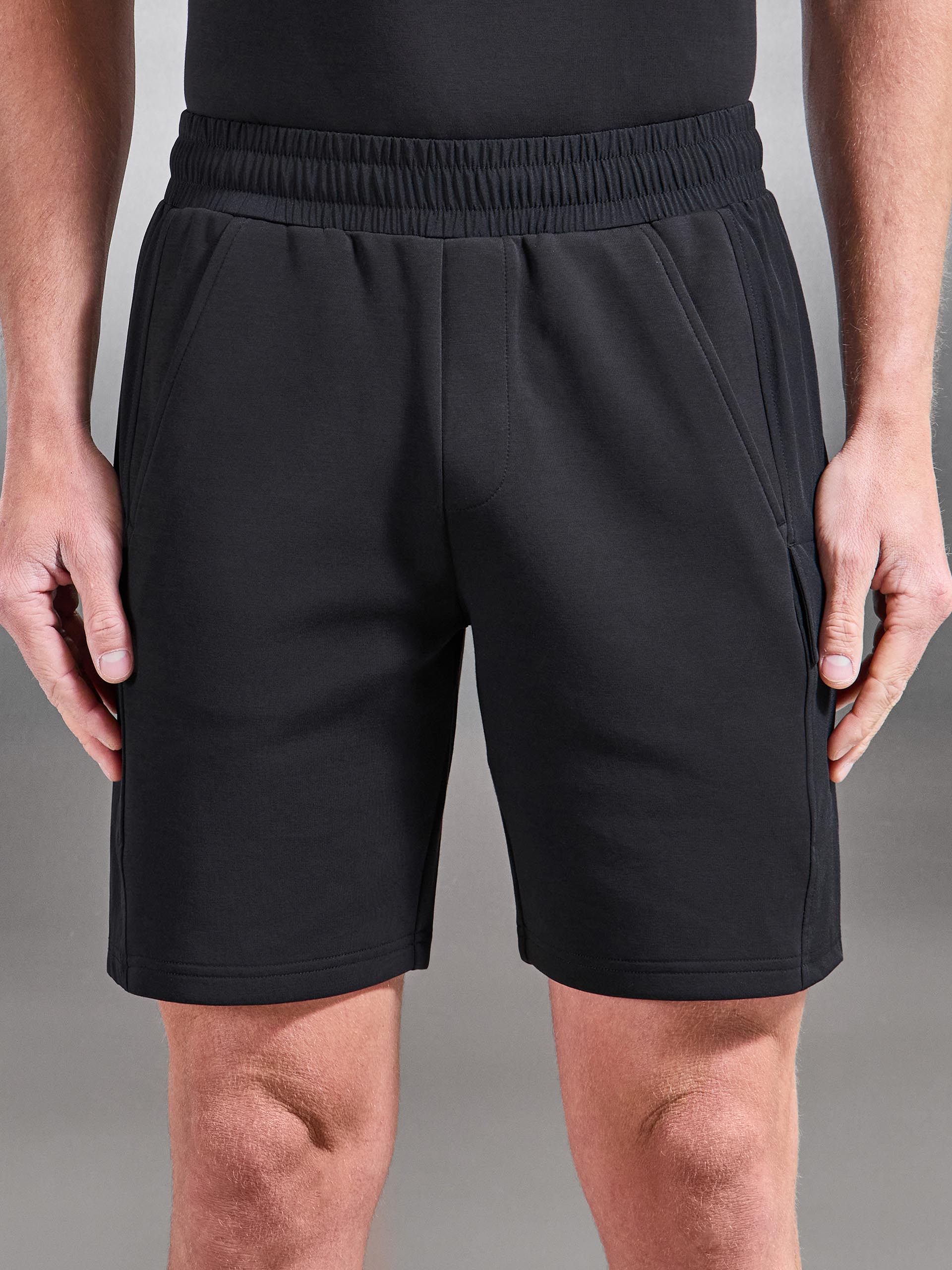 Mens Hybrid Cargo Short in Black