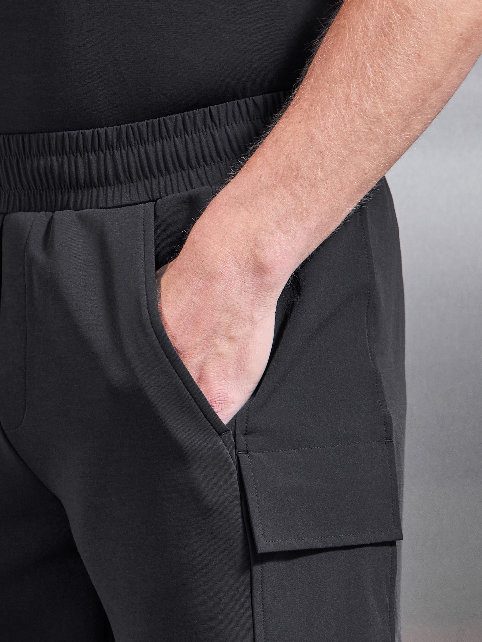 Mens Hybrid Cargo Short in Black