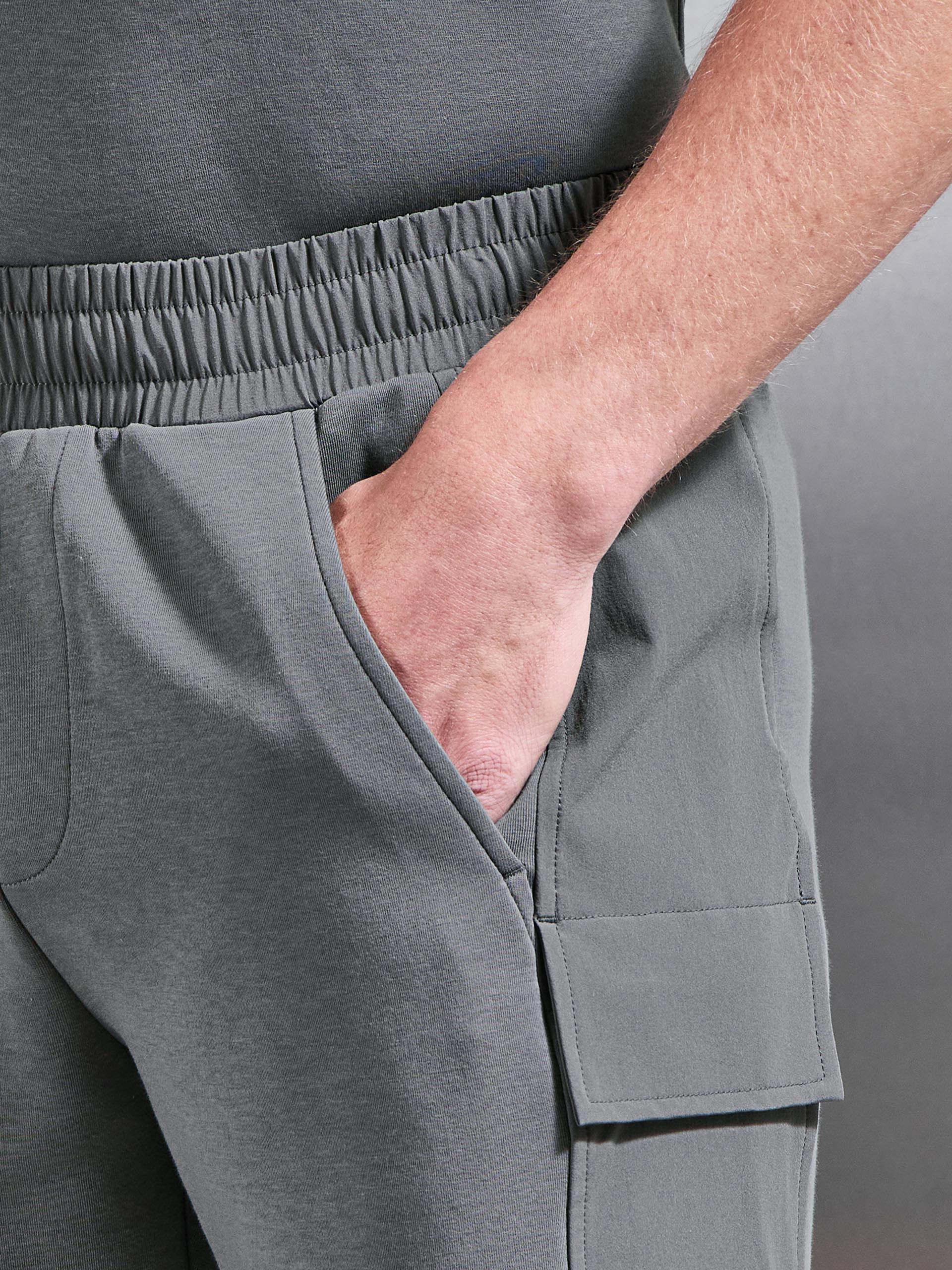 Mens Hybrid Cargo Short in Grey