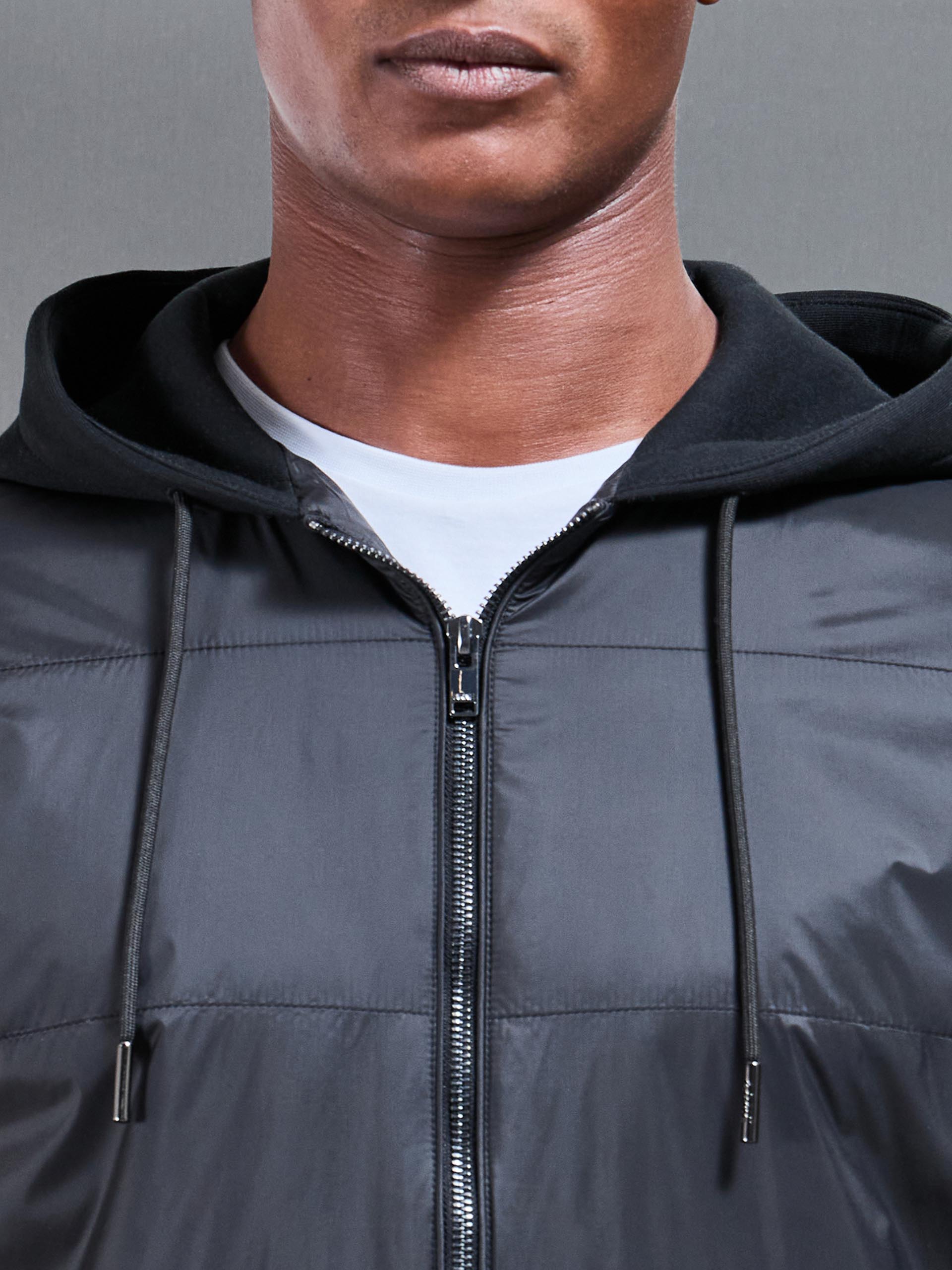 Mens Hybrid Panel Windbreaker in Black