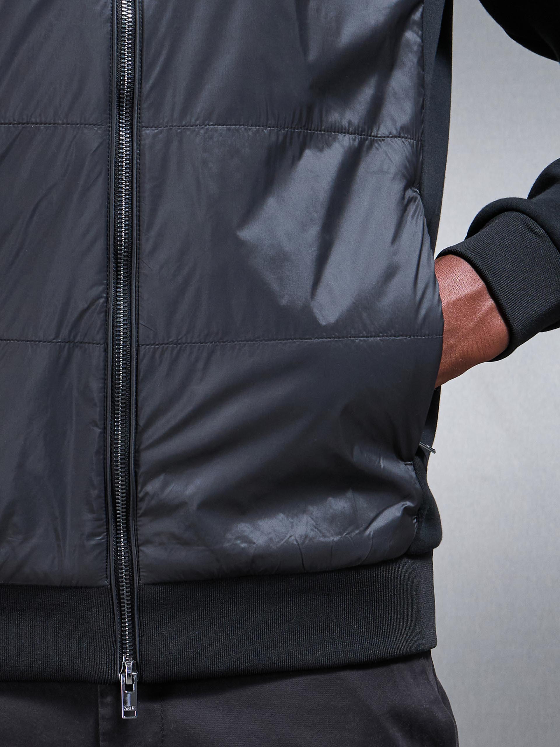 Mens Hybrid Panel Windbreaker in Black