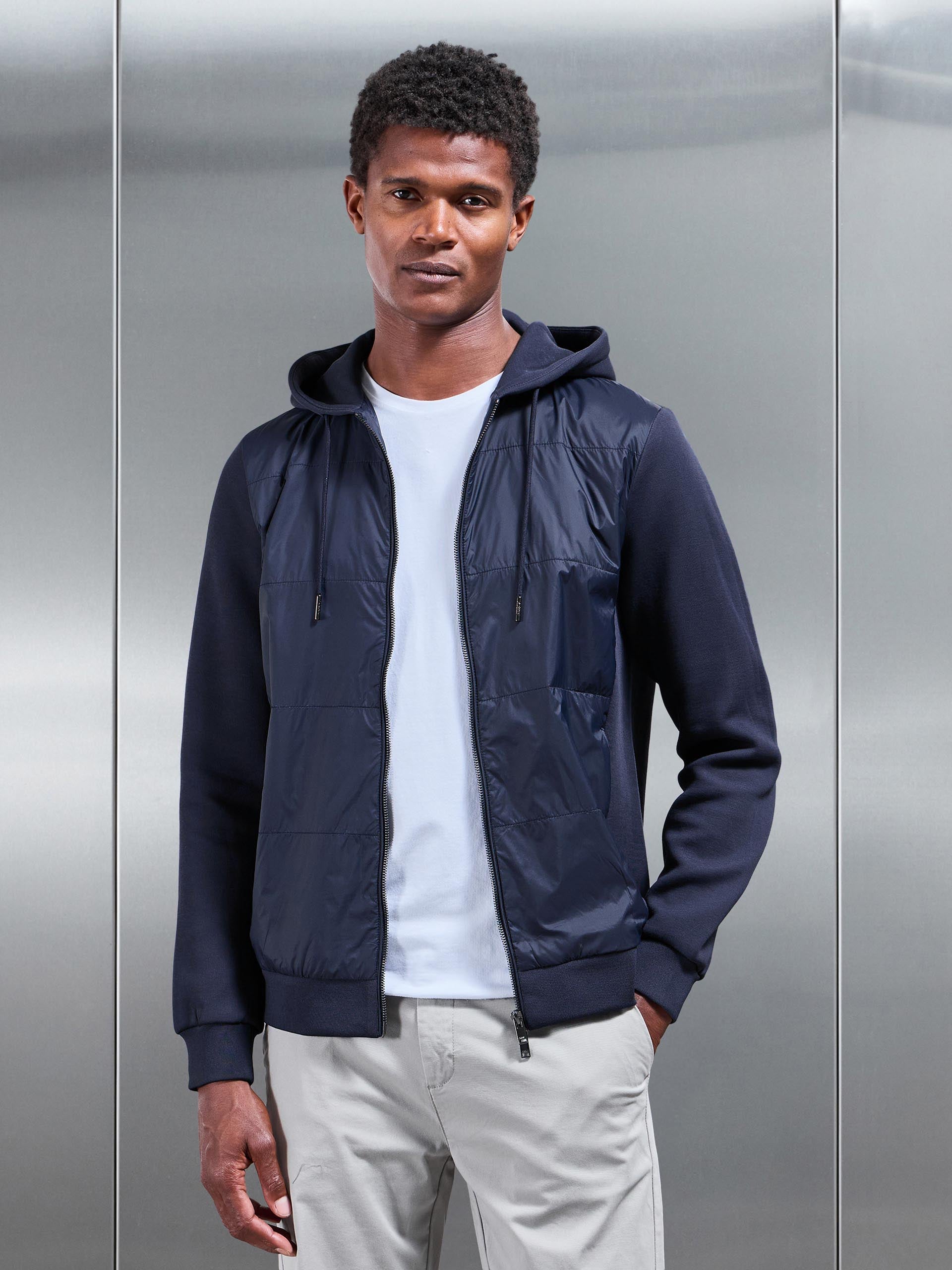 Mens Hybrid Panel Windbreaker in Navy
