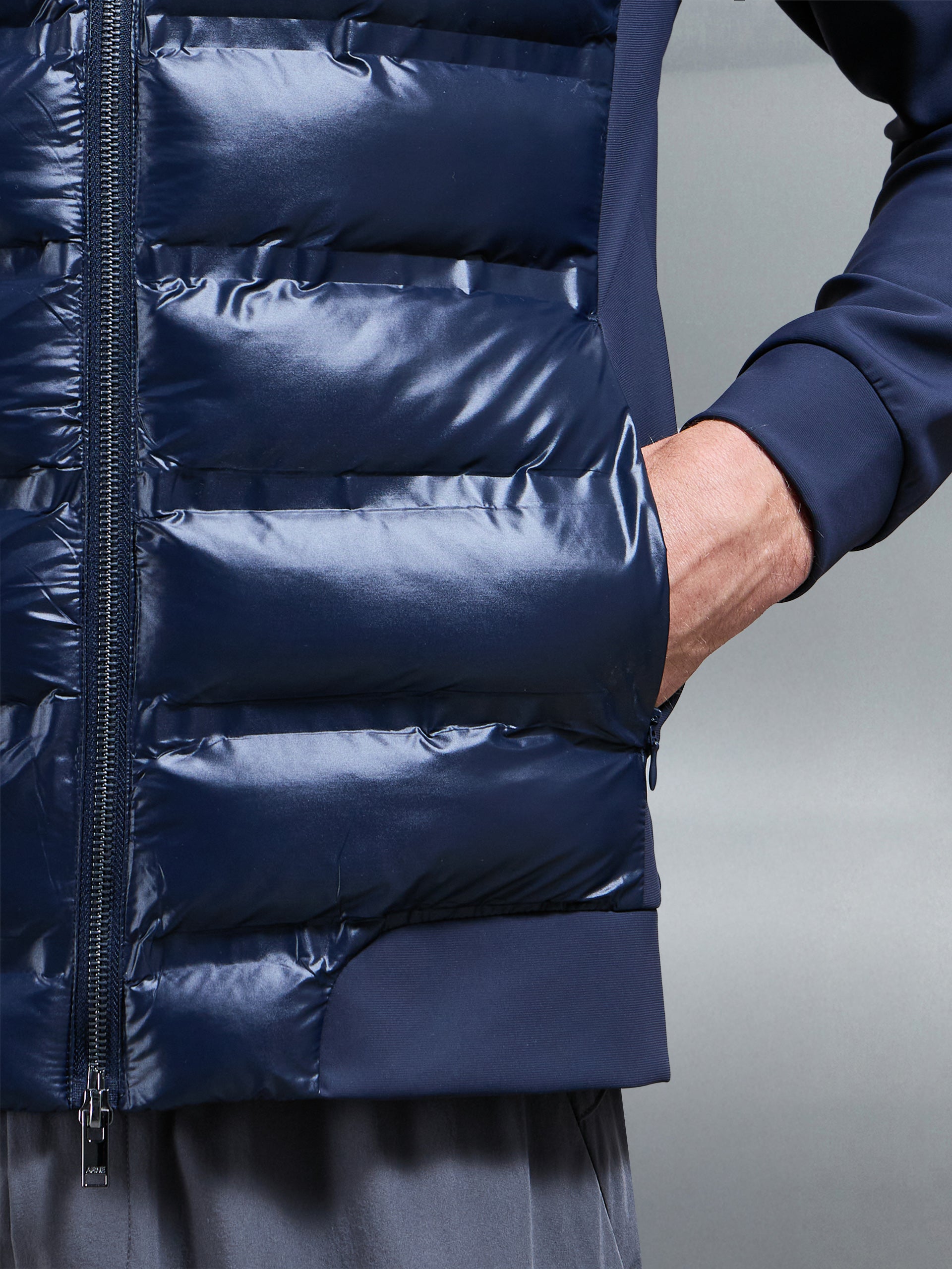 Mens Hybrid Puffer Jacket in Navy