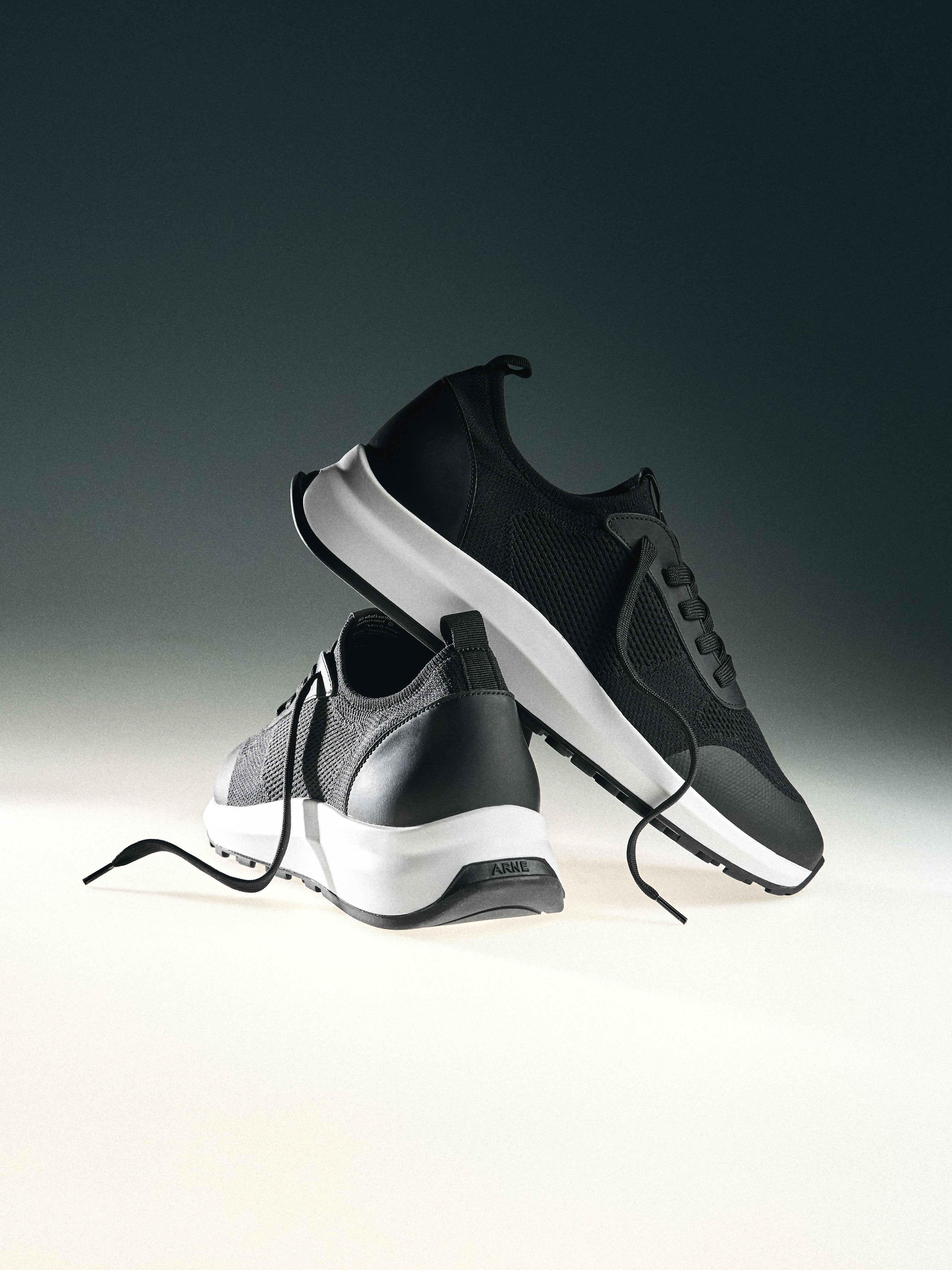 Mens Knitted Runner in Black