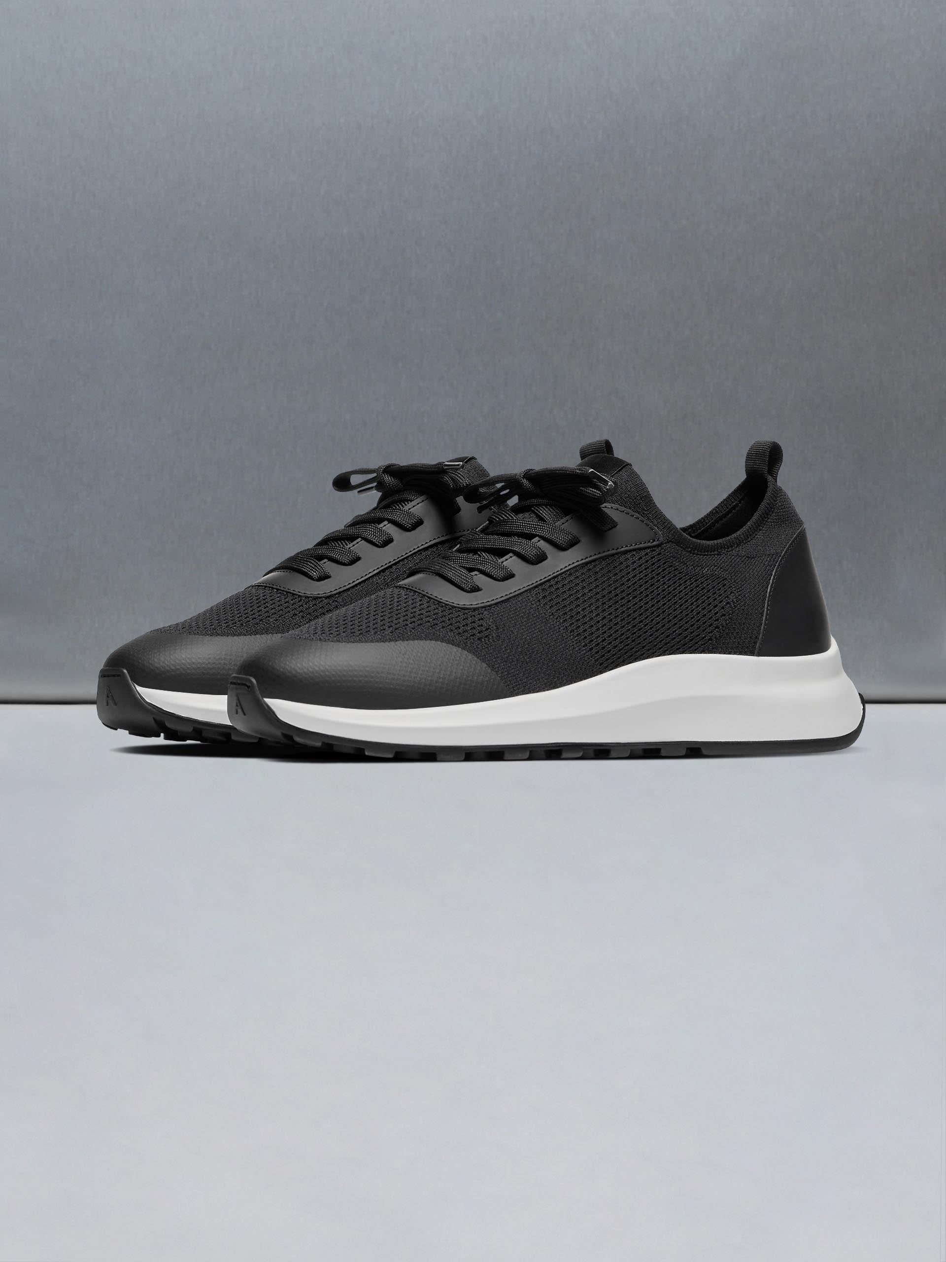 Mens Knitted Runner in Black