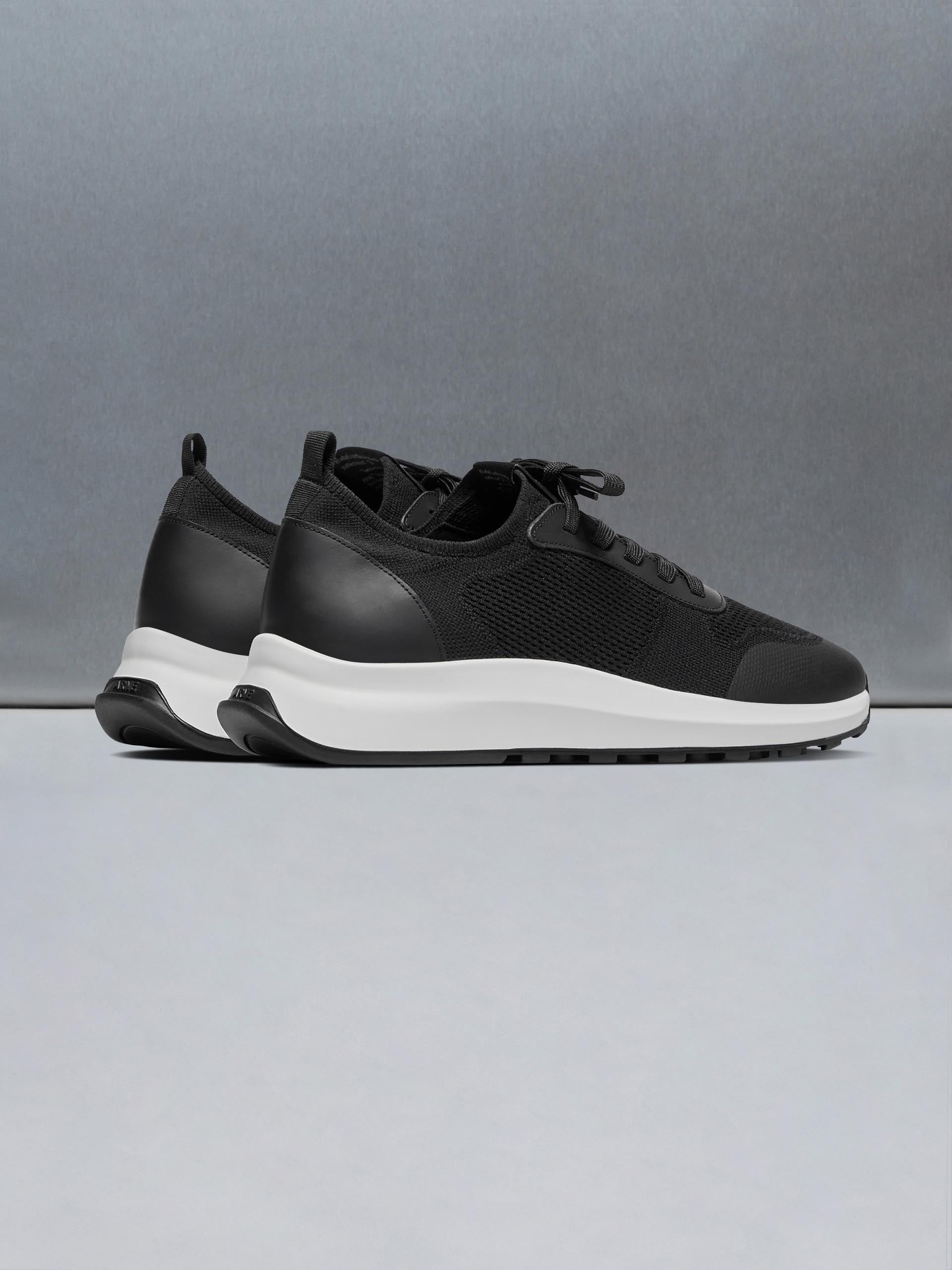 Mens Knitted Runner in Black