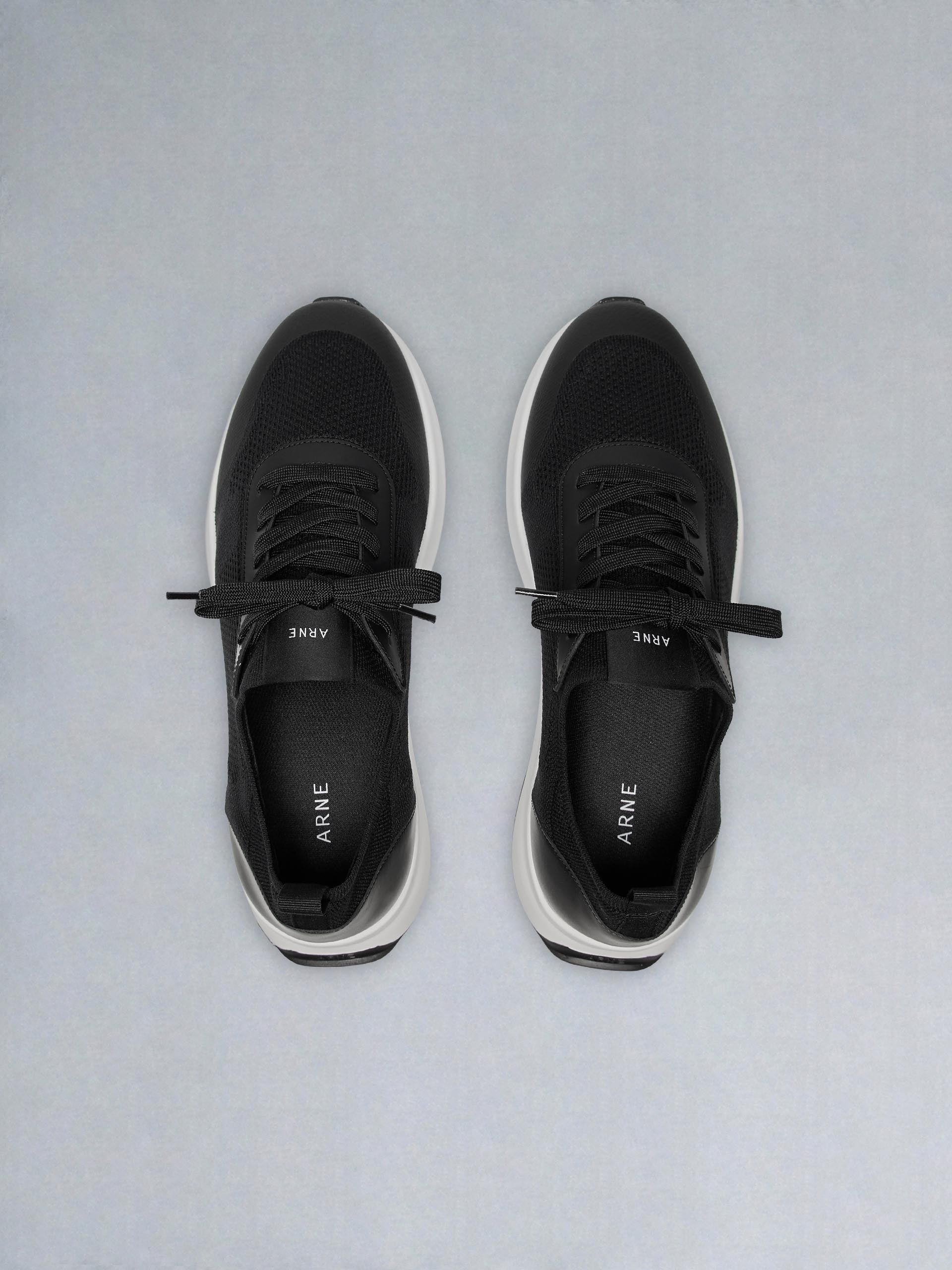 Mens Knitted Runner in Black