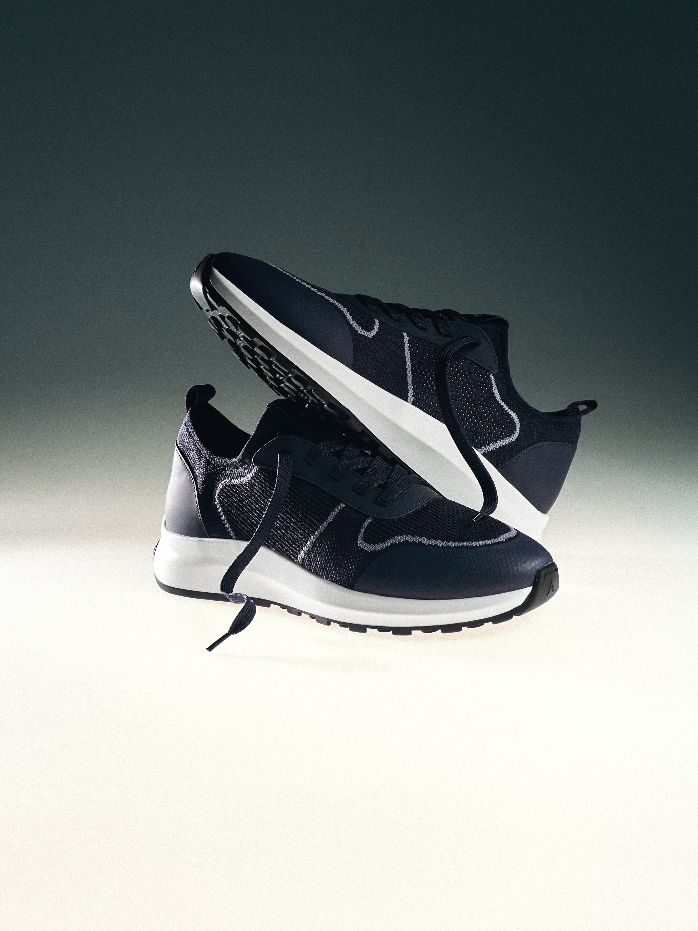 Mens Knitted Runner in Navy