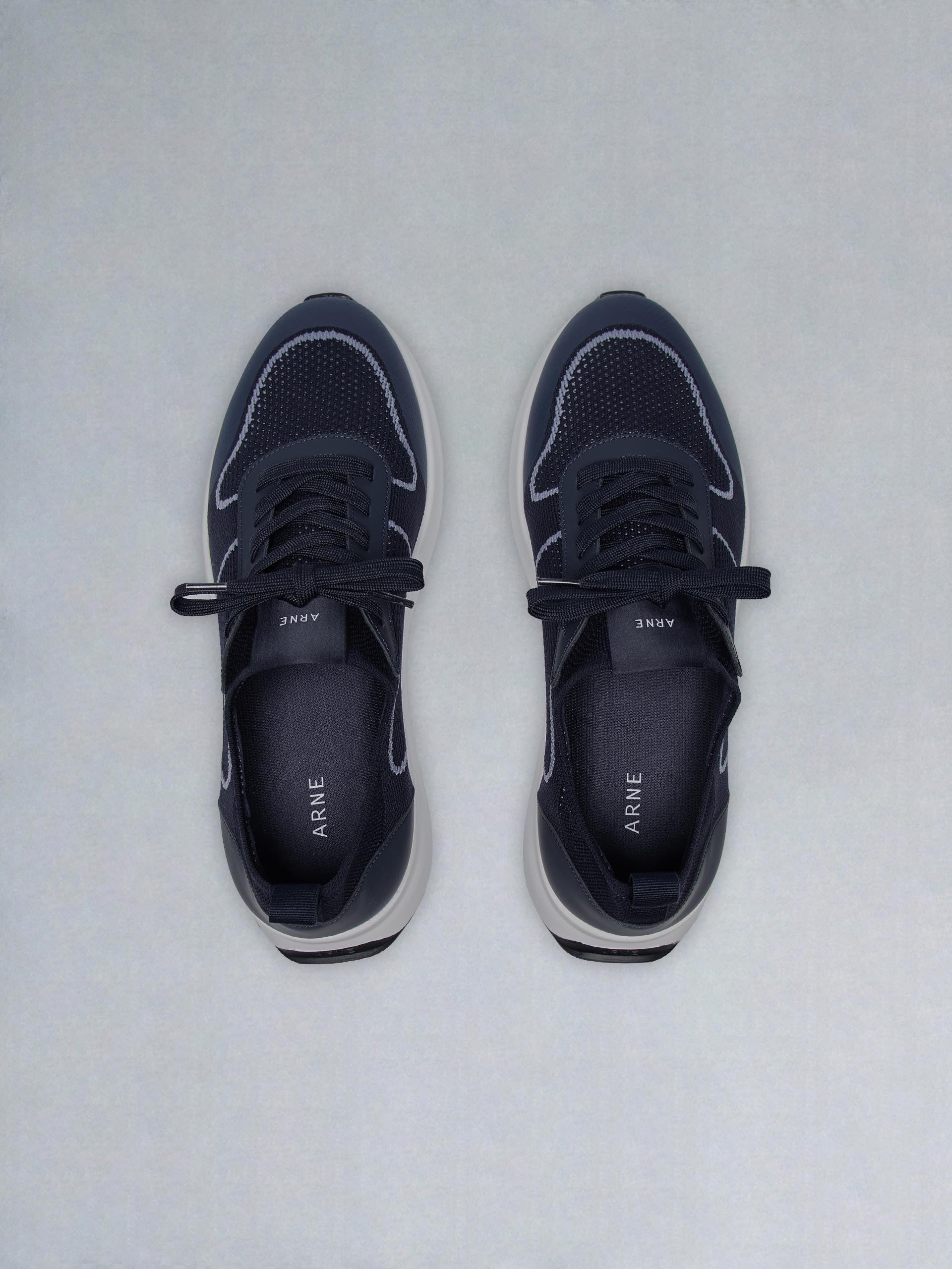 Mens Knitted Runner in Navy