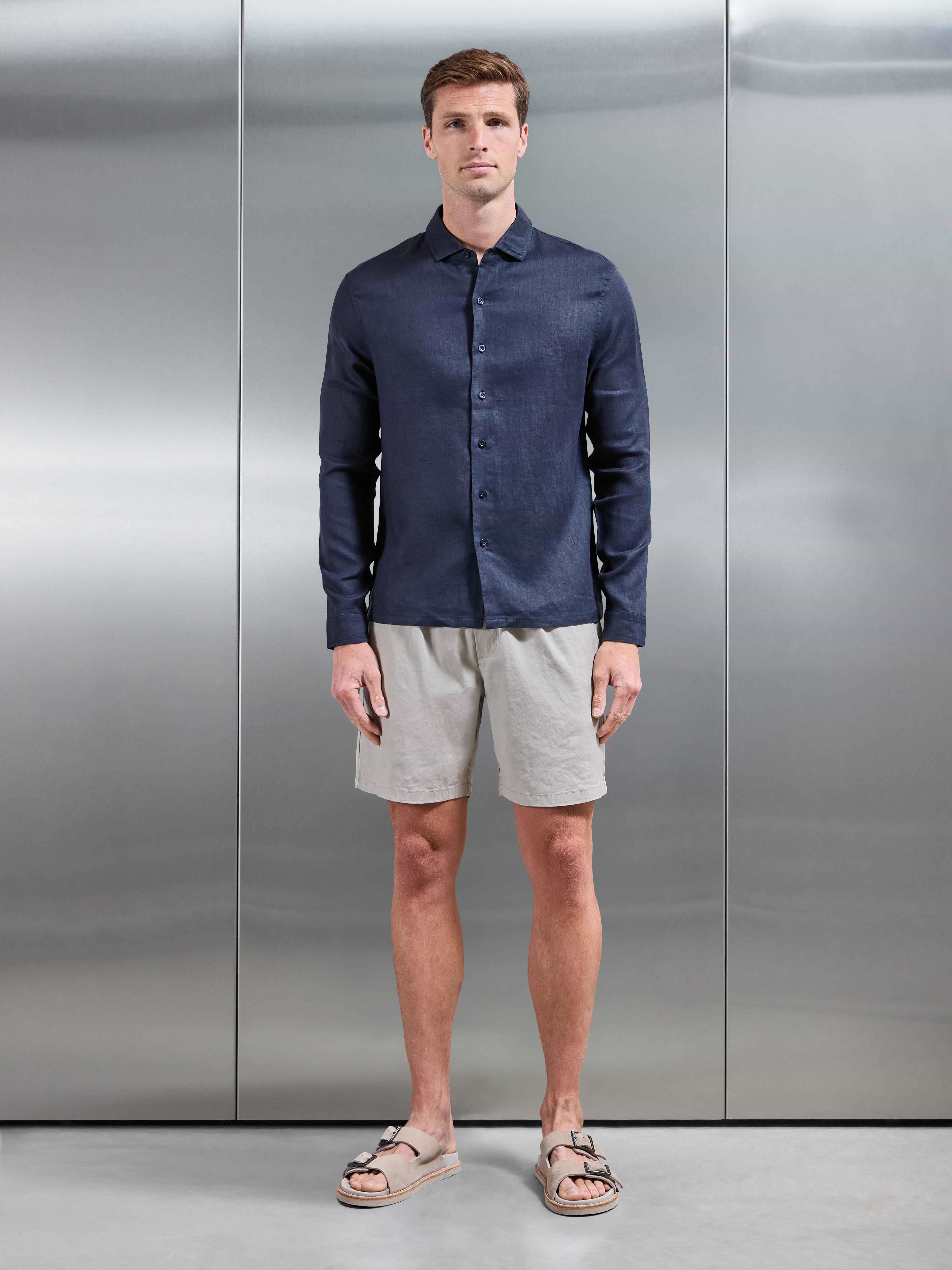 Mens Linen Long Sleeve Cutaway Collar Shirt in Navy