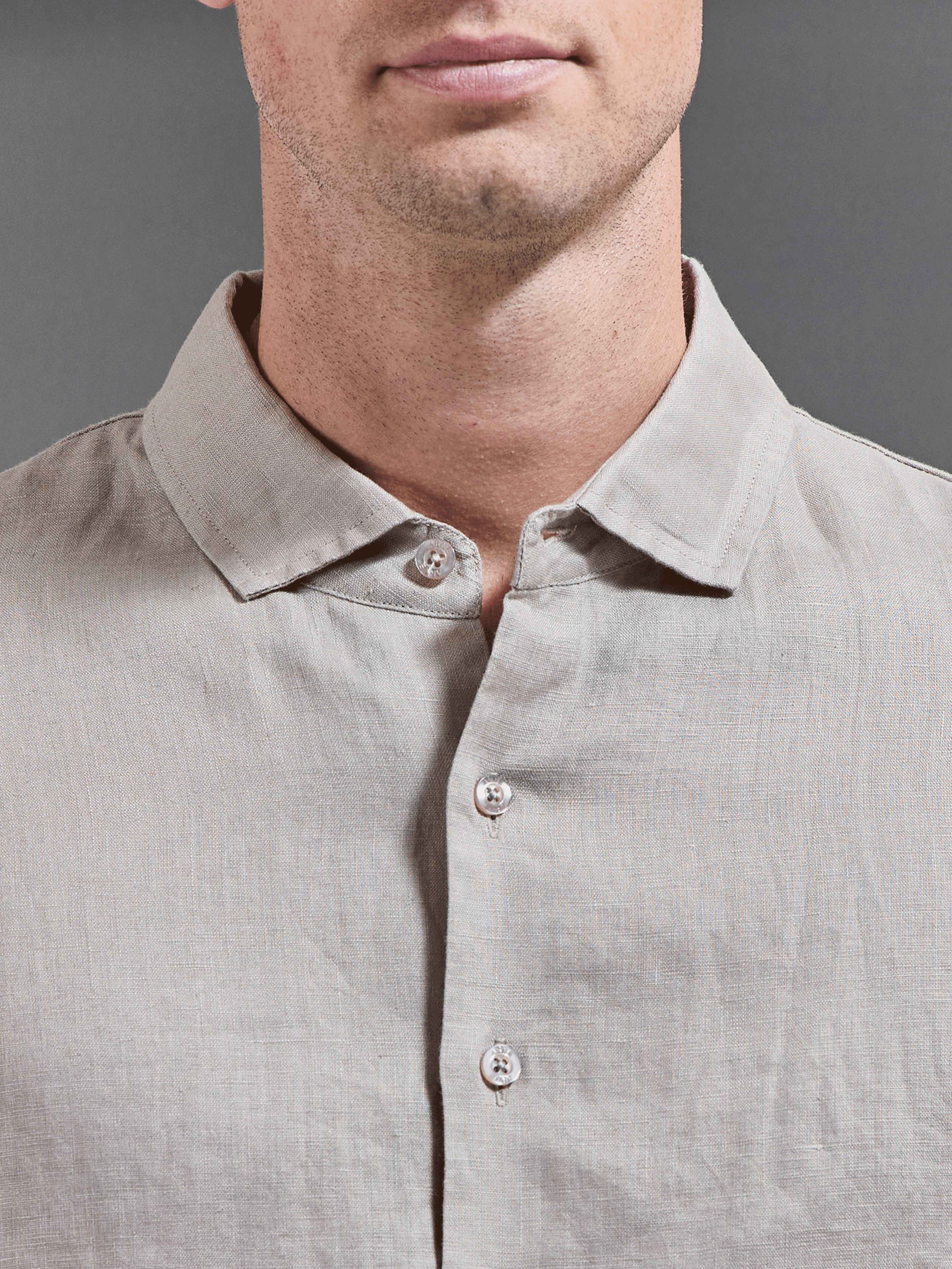 Linen Long Sleeve Cutaway Collar Shirt in Stone