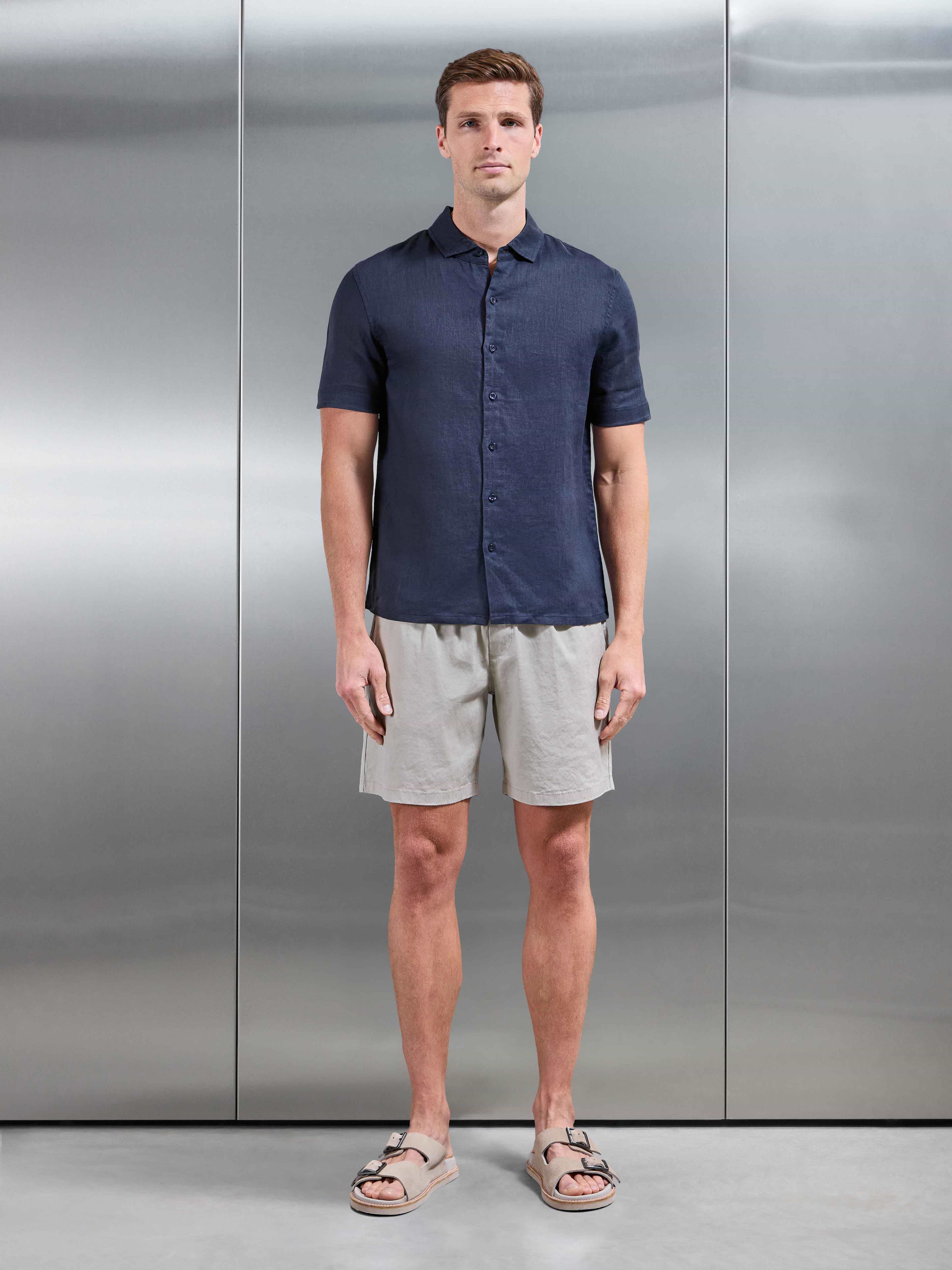 Mens Linen Short Sleeve Cutaway Collar Shirt in Navy