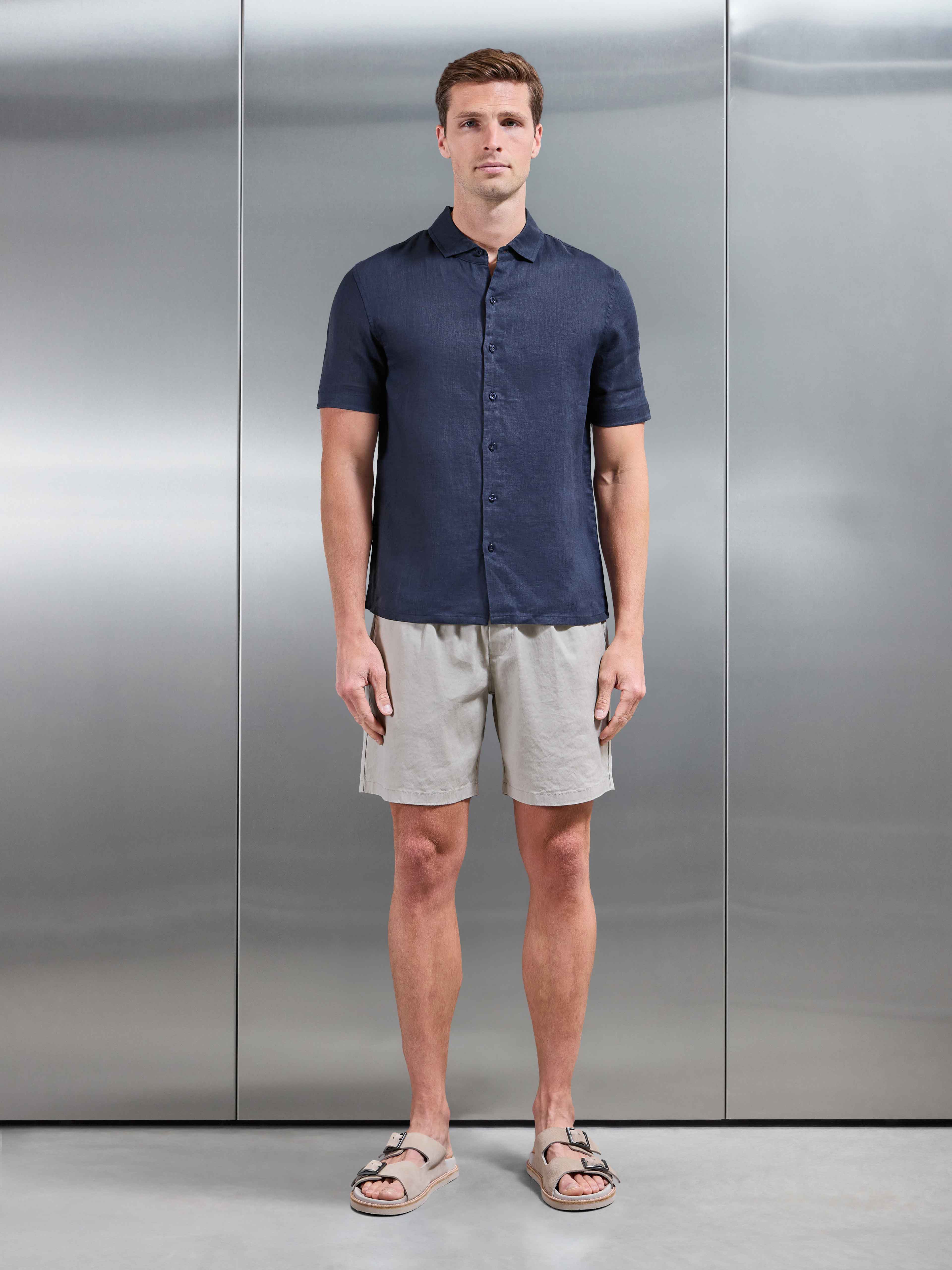 Mens Linen Short Sleeve Cutaway Collar Shirt in Navy