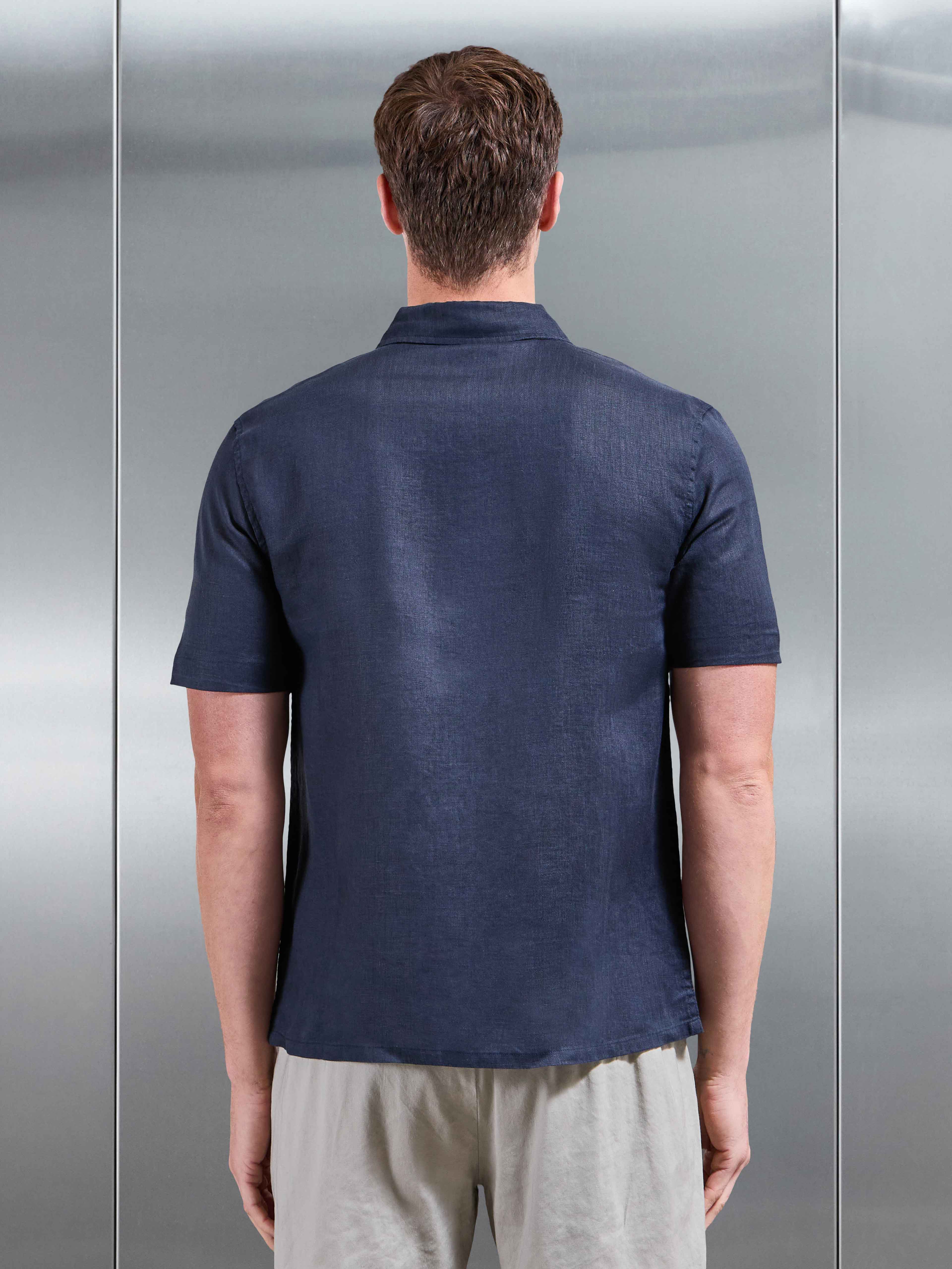 Mens Linen Short Sleeve Cutaway Collar Shirt in Navy