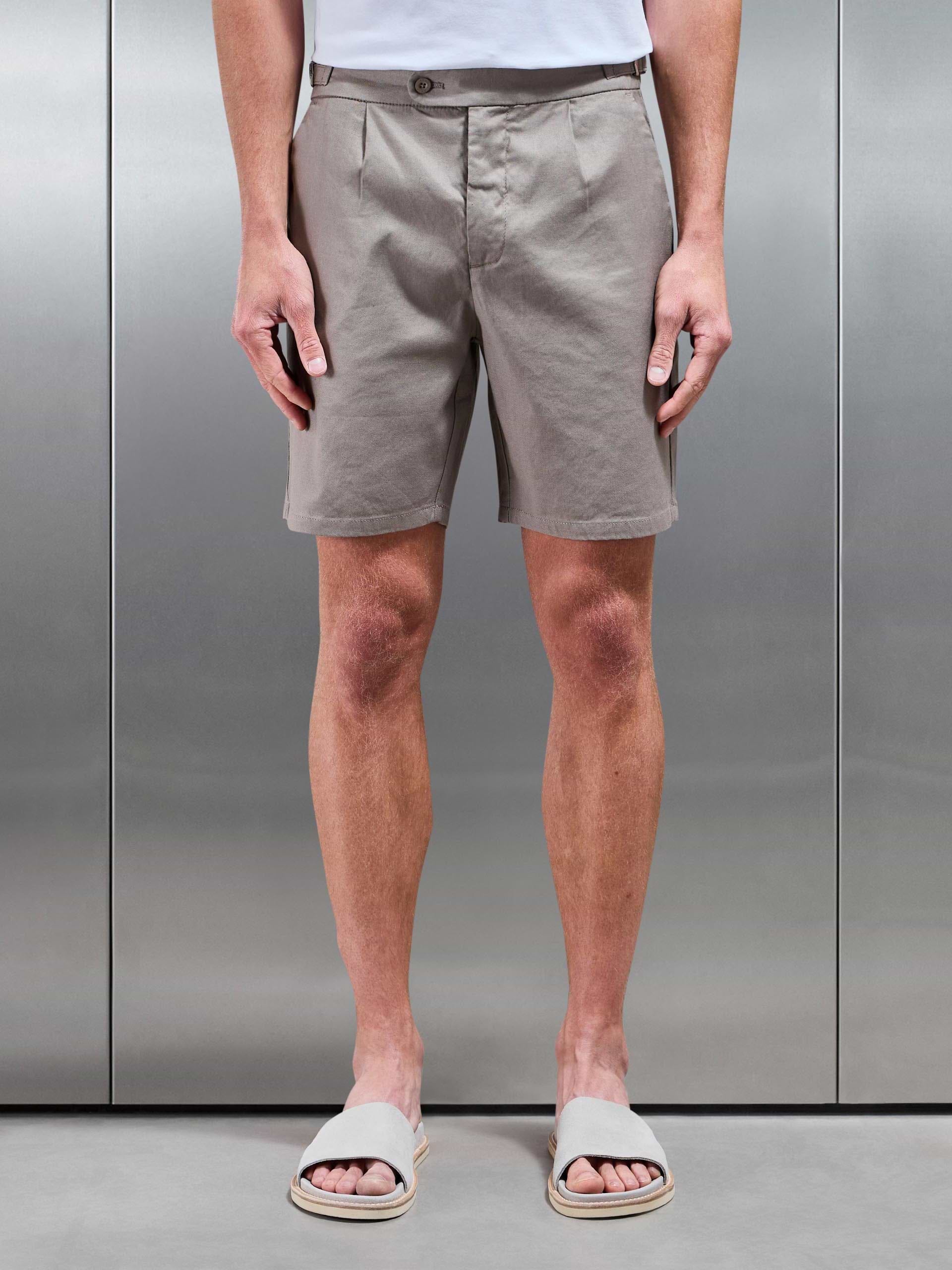 Linen Tailored Short in Taupe