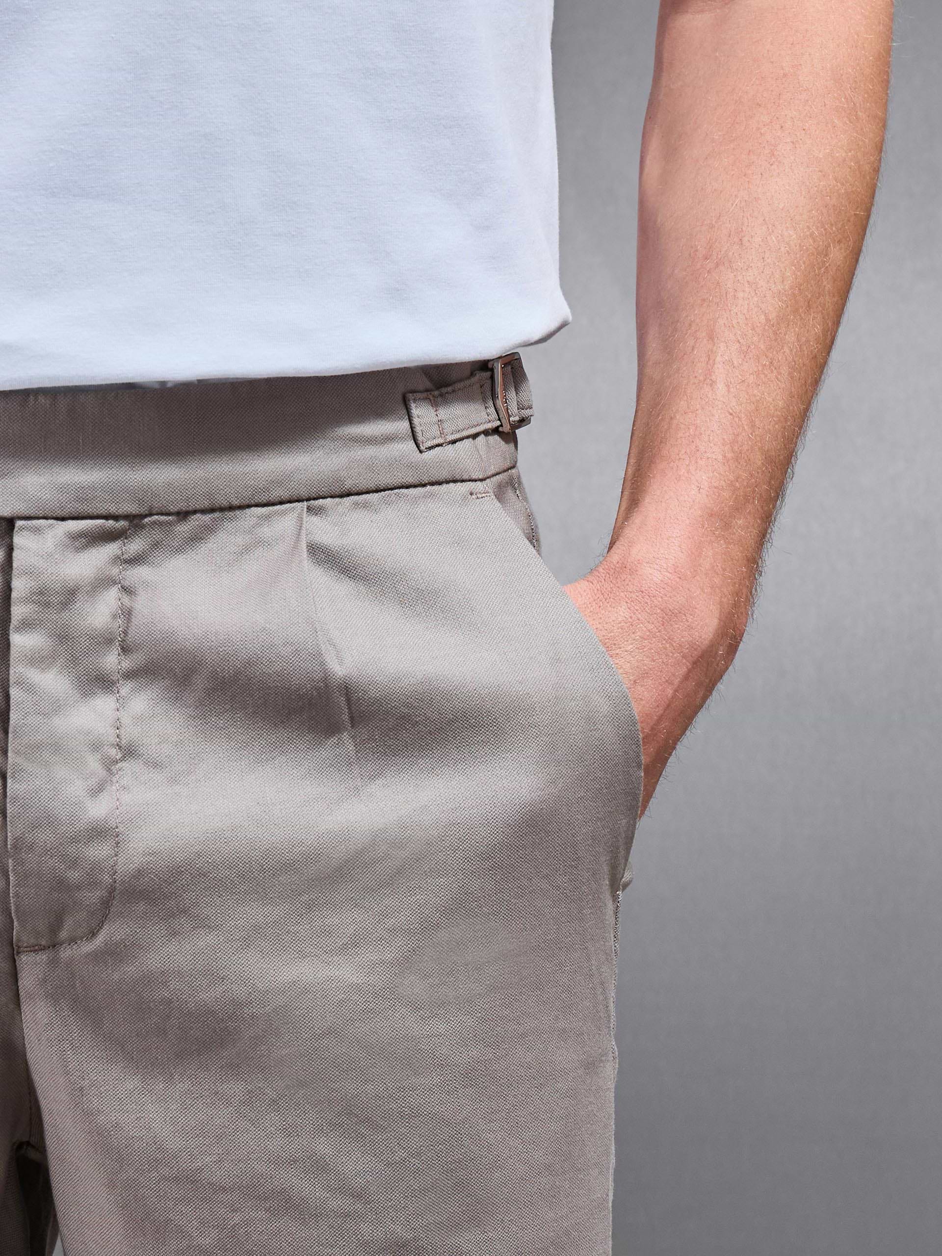 Linen Tailored Short in Taupe