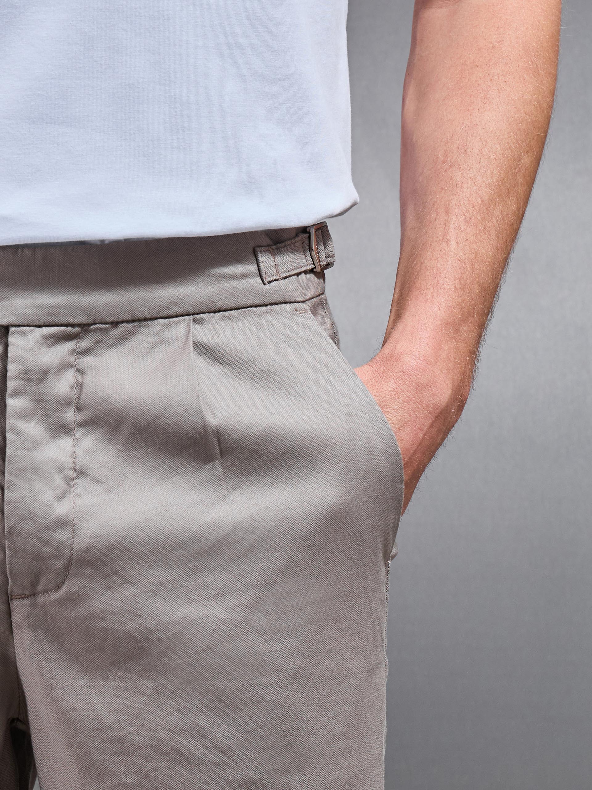 Mens Linen Tailored Short in Taupe