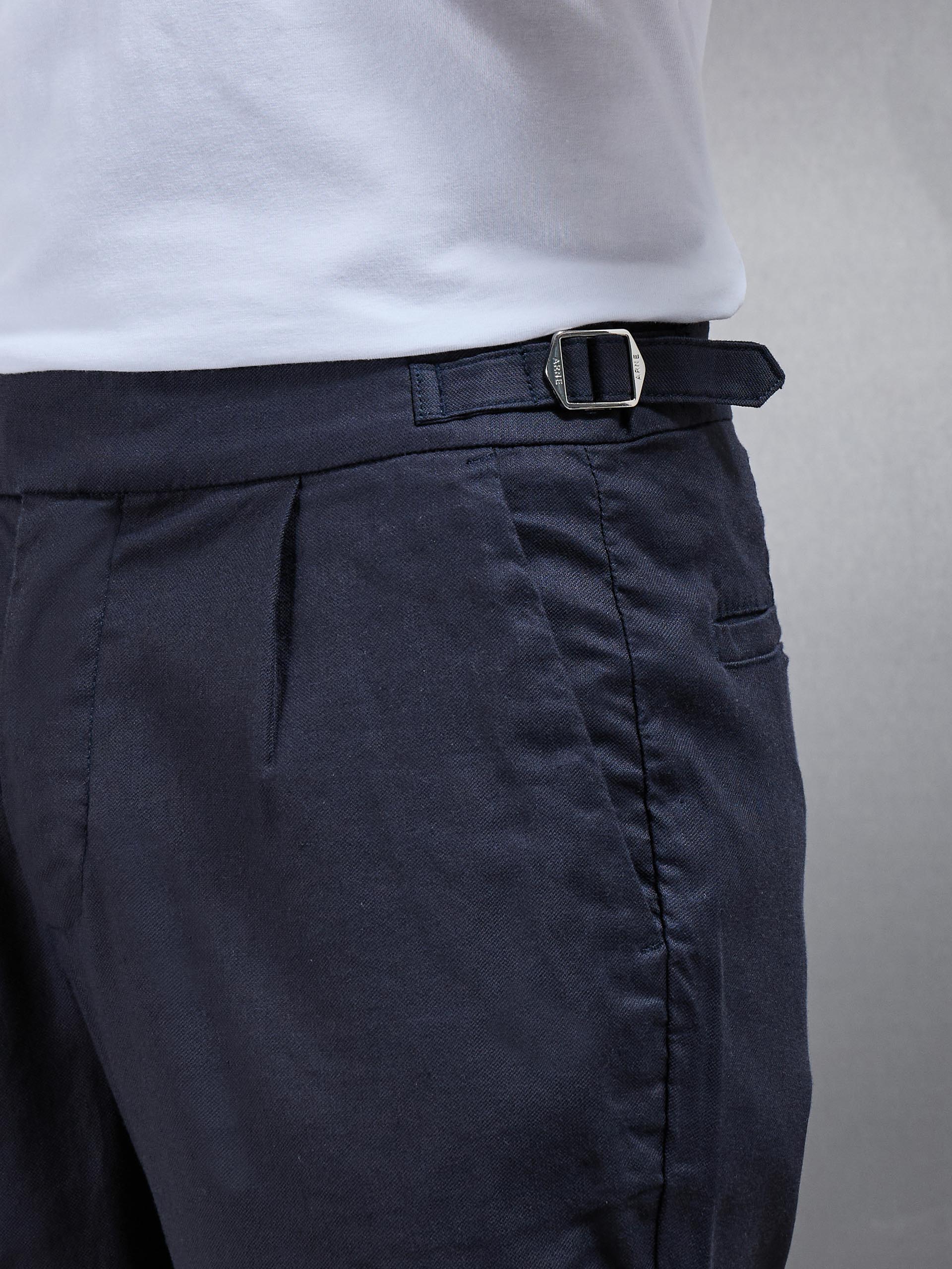 Mens Linen Tailored Trouser in Navy