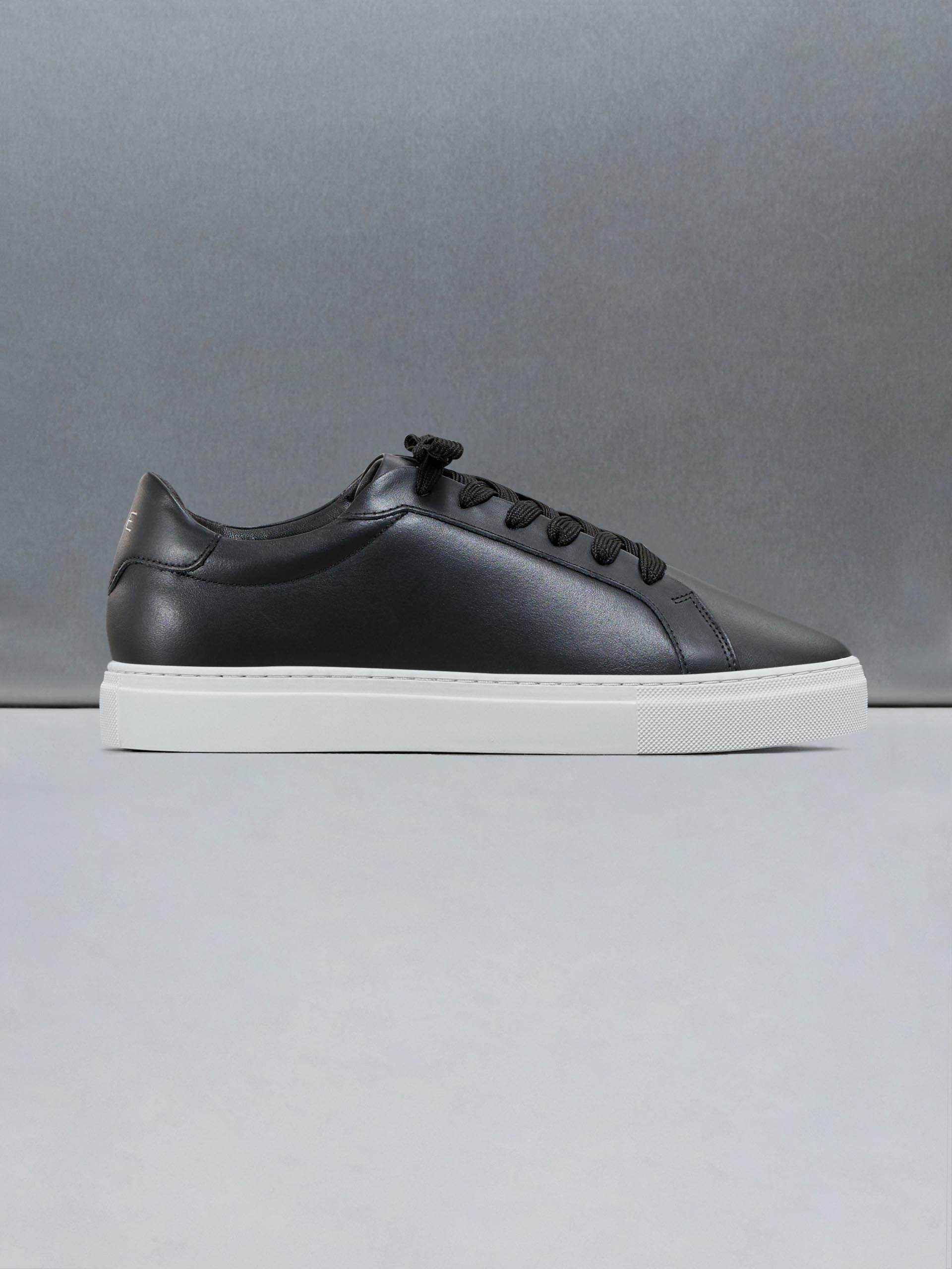 Mens Low Essential Leather Trainer in Black