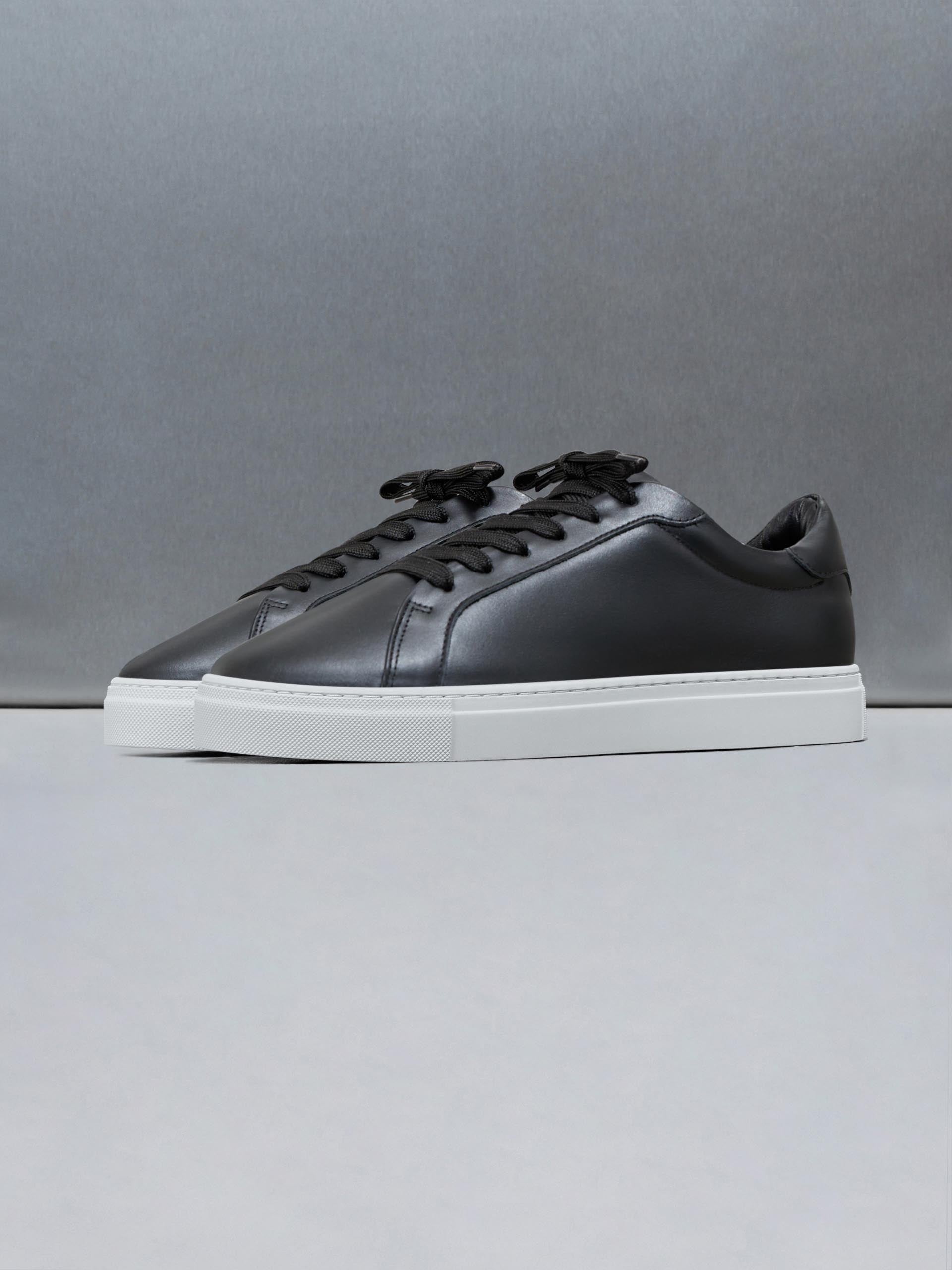 Mens Low Essential Leather Trainer in Black