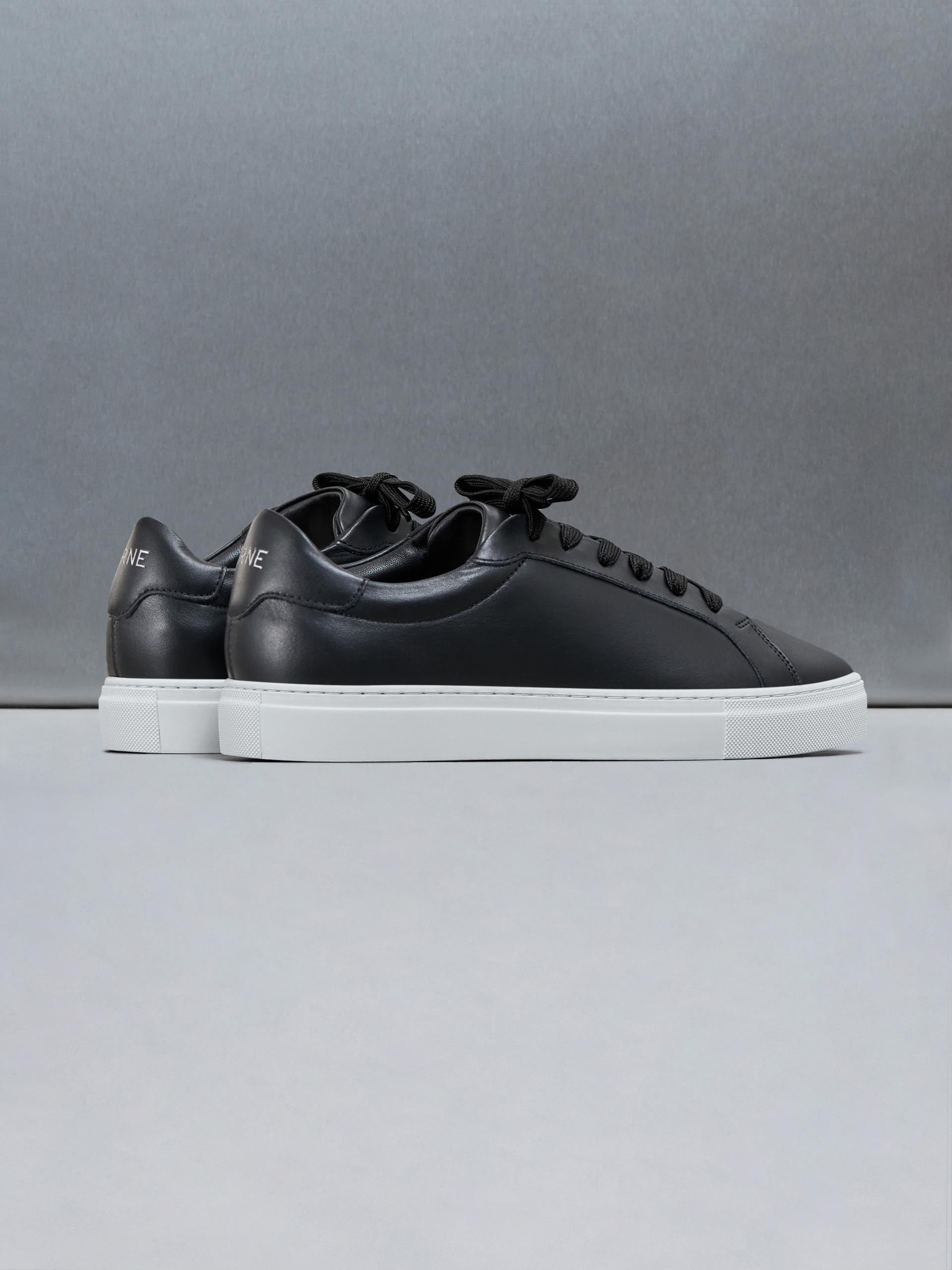 Mens Low Essential Leather Trainer in Black