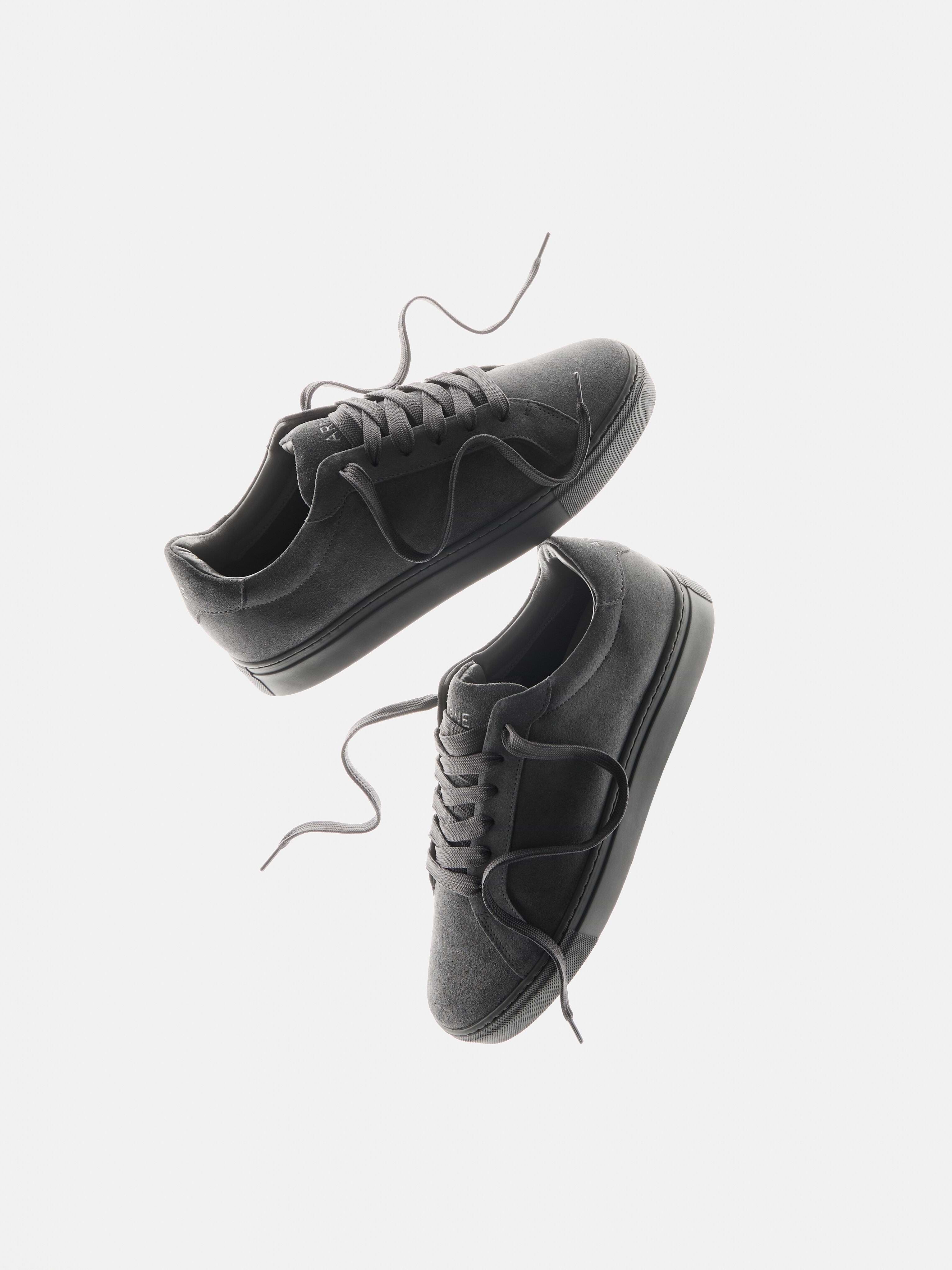 Mens Low Essential Suede Trainer in Triple Charcoal