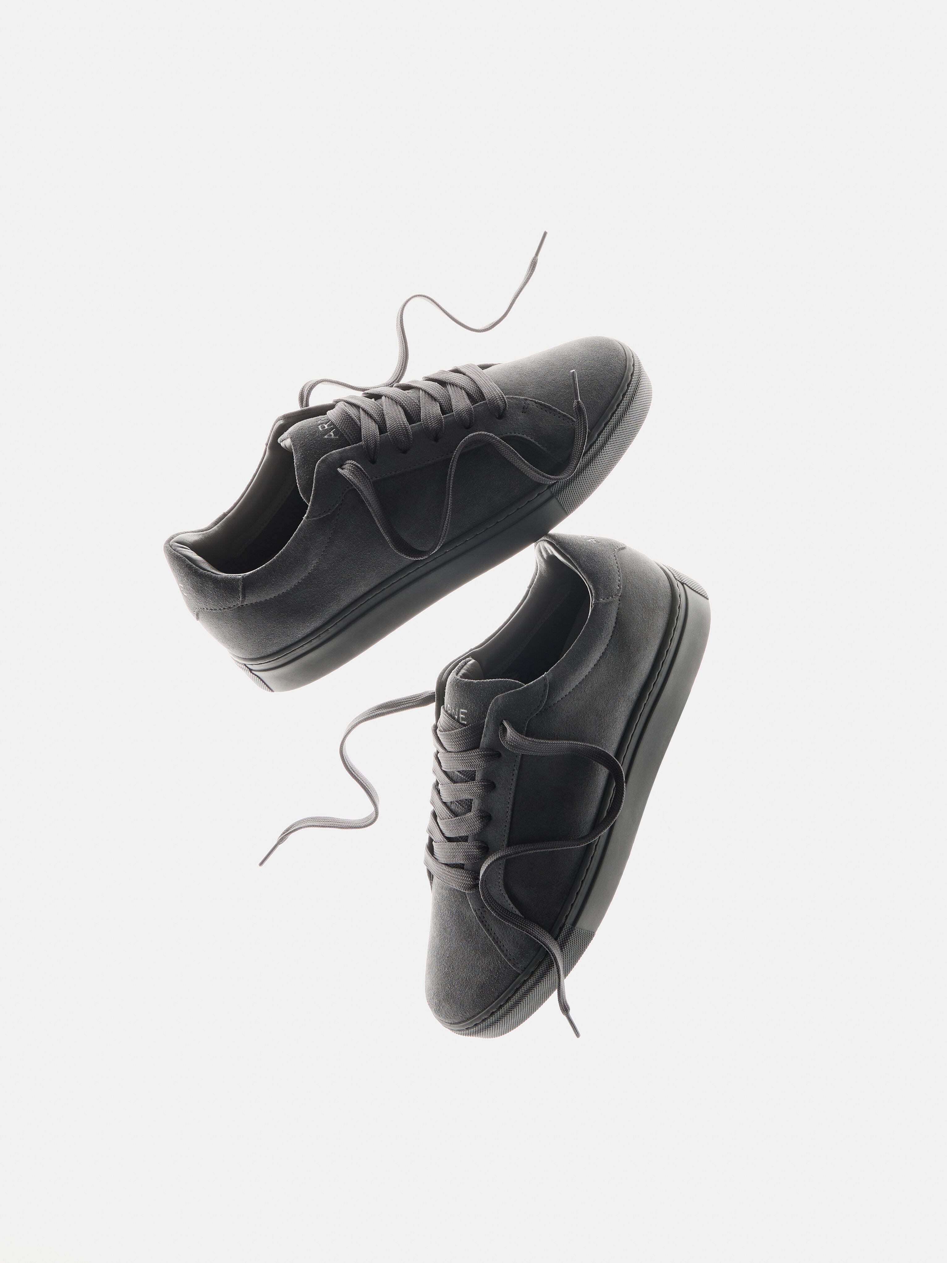 Mens Low Essential Suede Trainer in Triple Charcoal