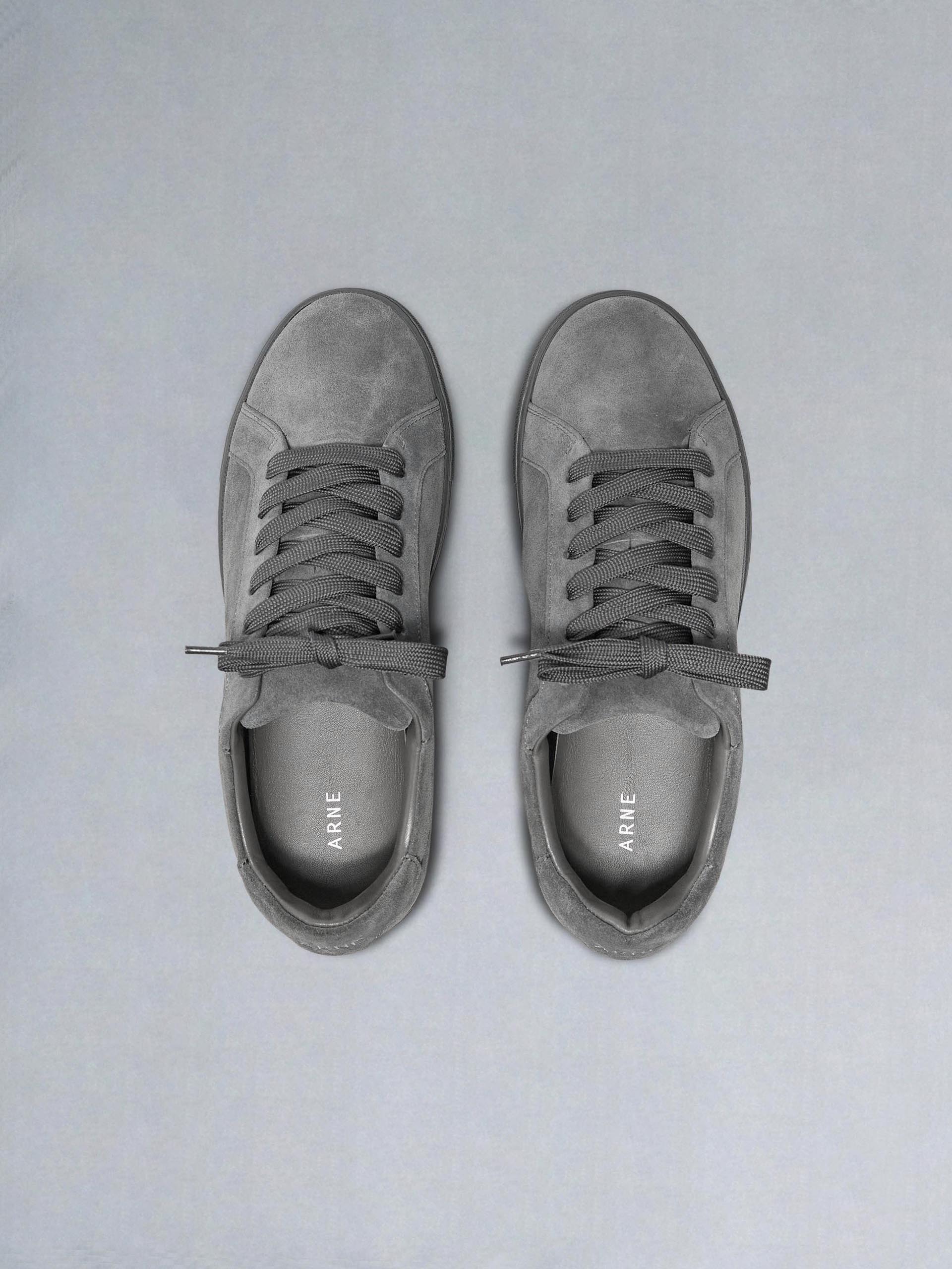 Mens Low Essential Suede Trainer in Triple Charcoal