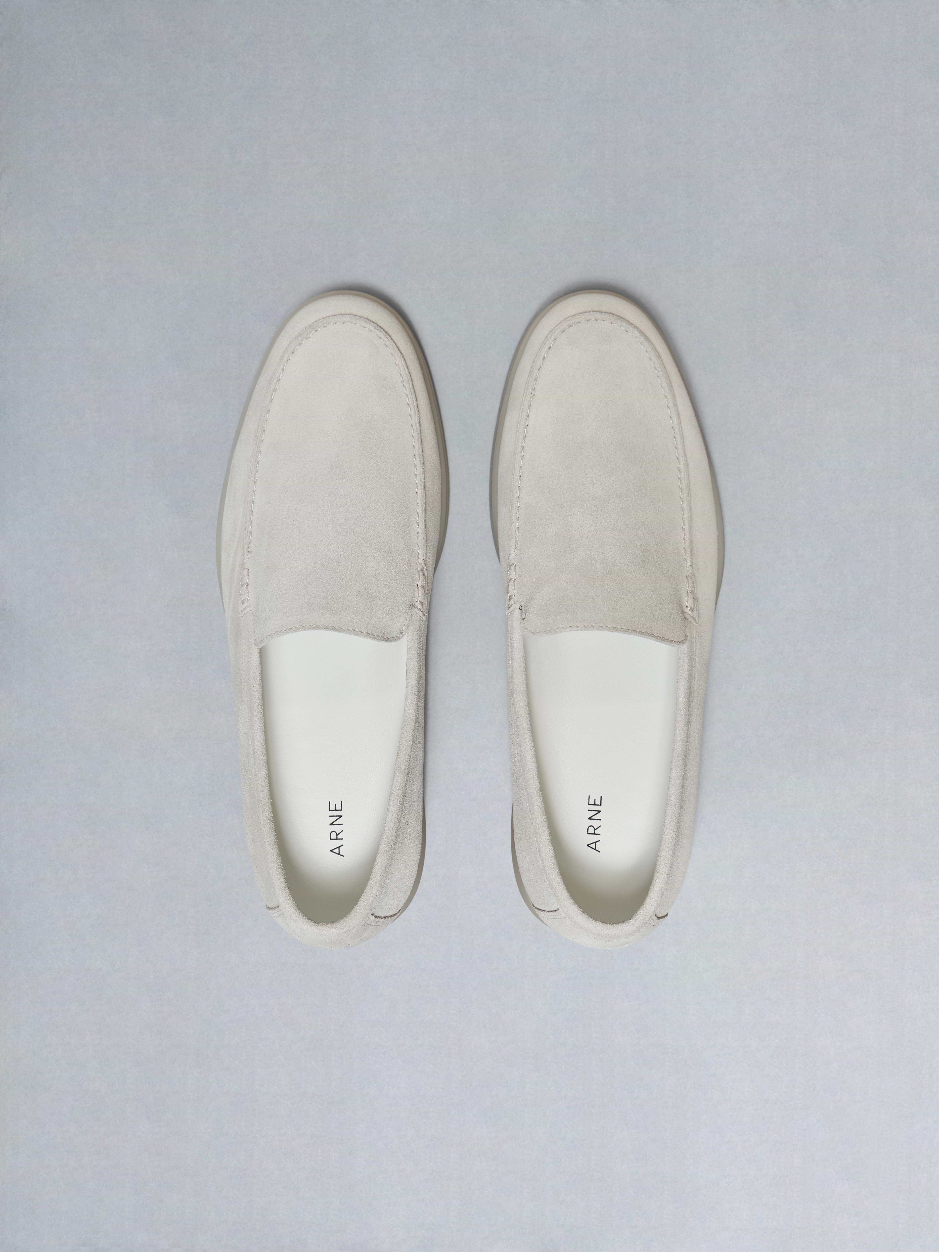 Low Loafer in Stone