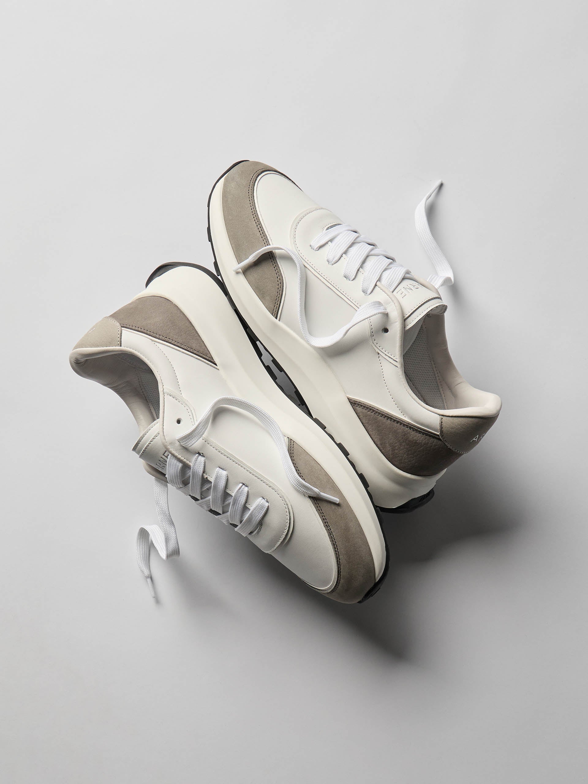 Mens Low Runner in White Slate Grey