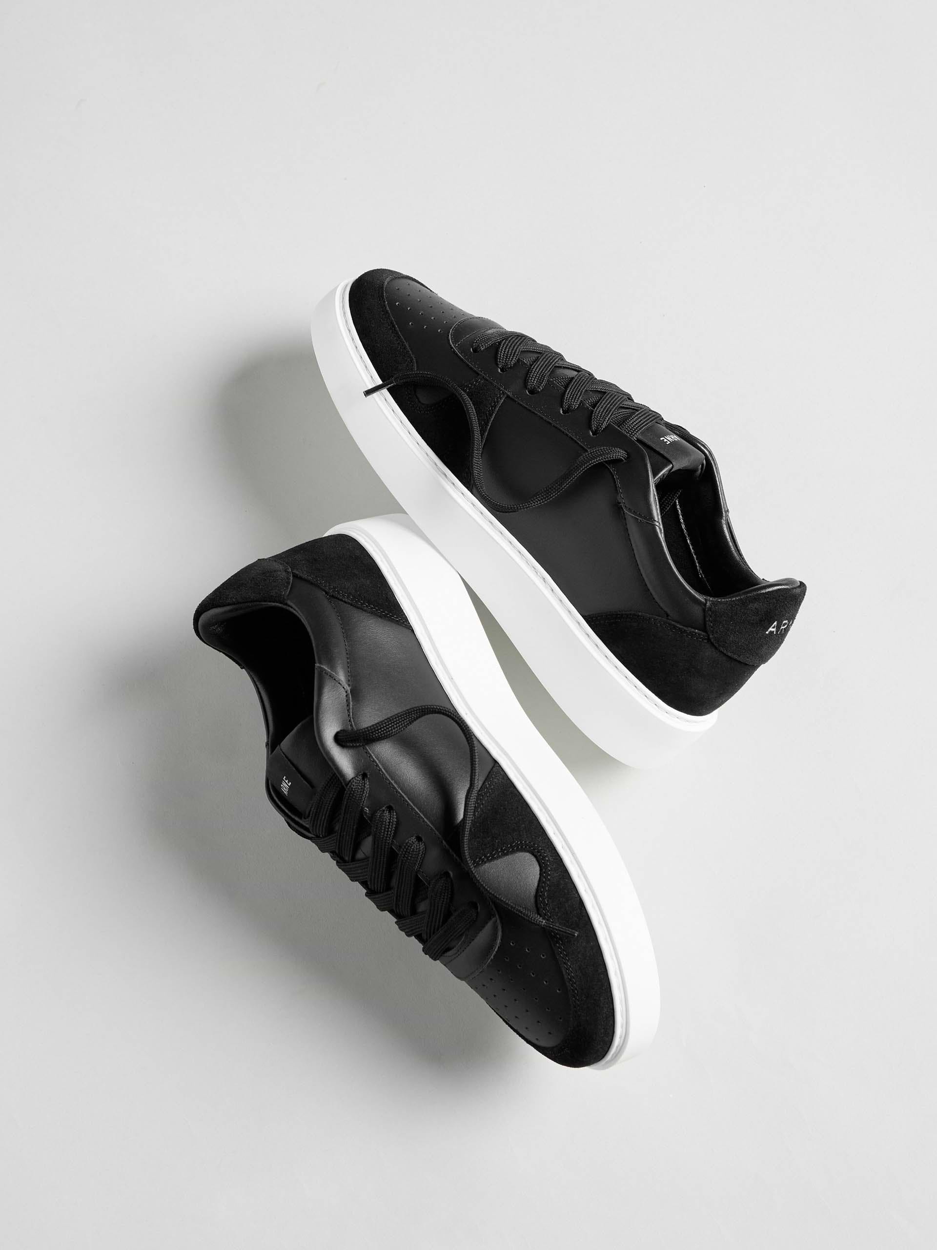 Mens Mid Court Trainer in Black