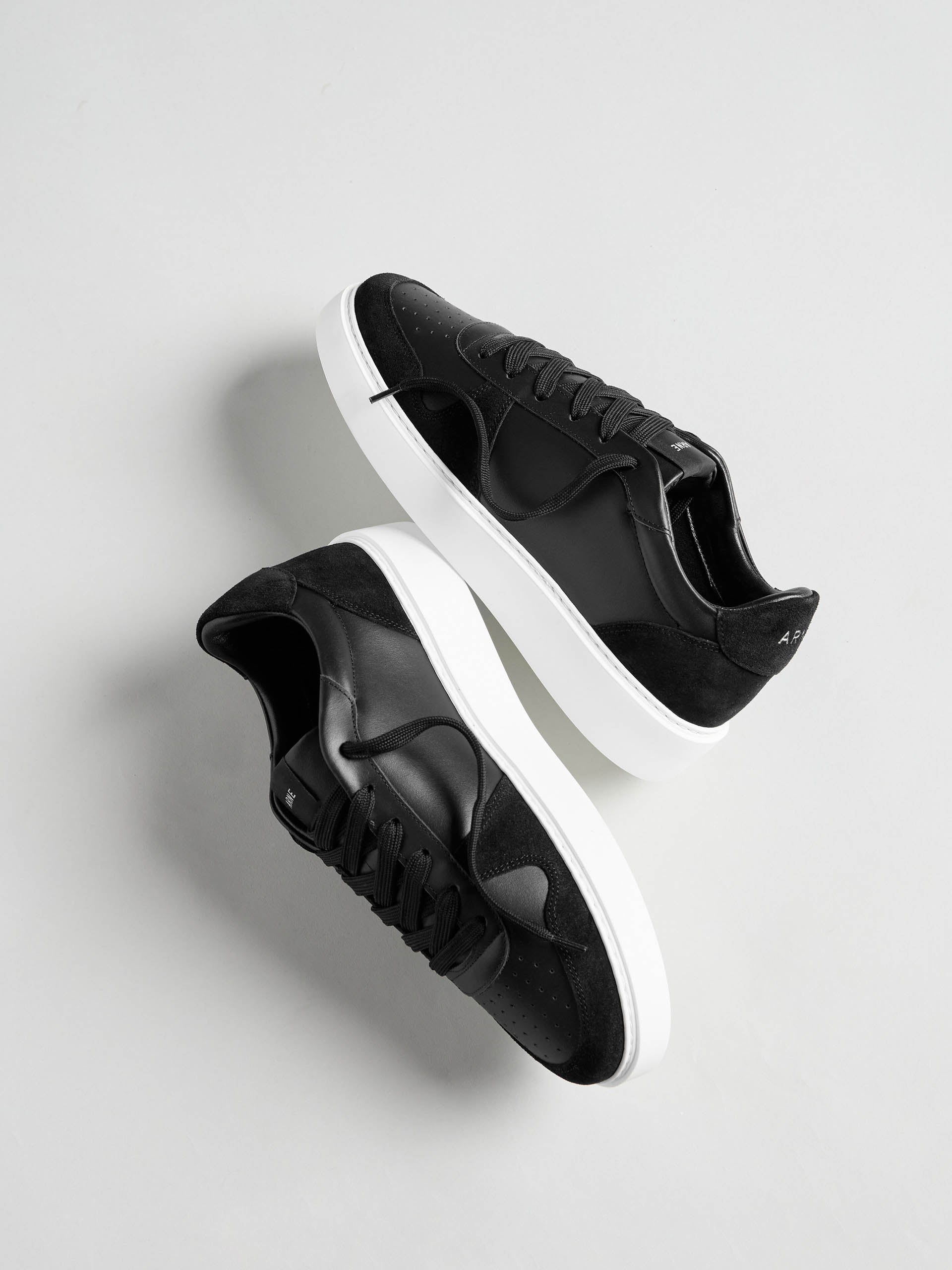 Mens Mid Court Trainer in Black