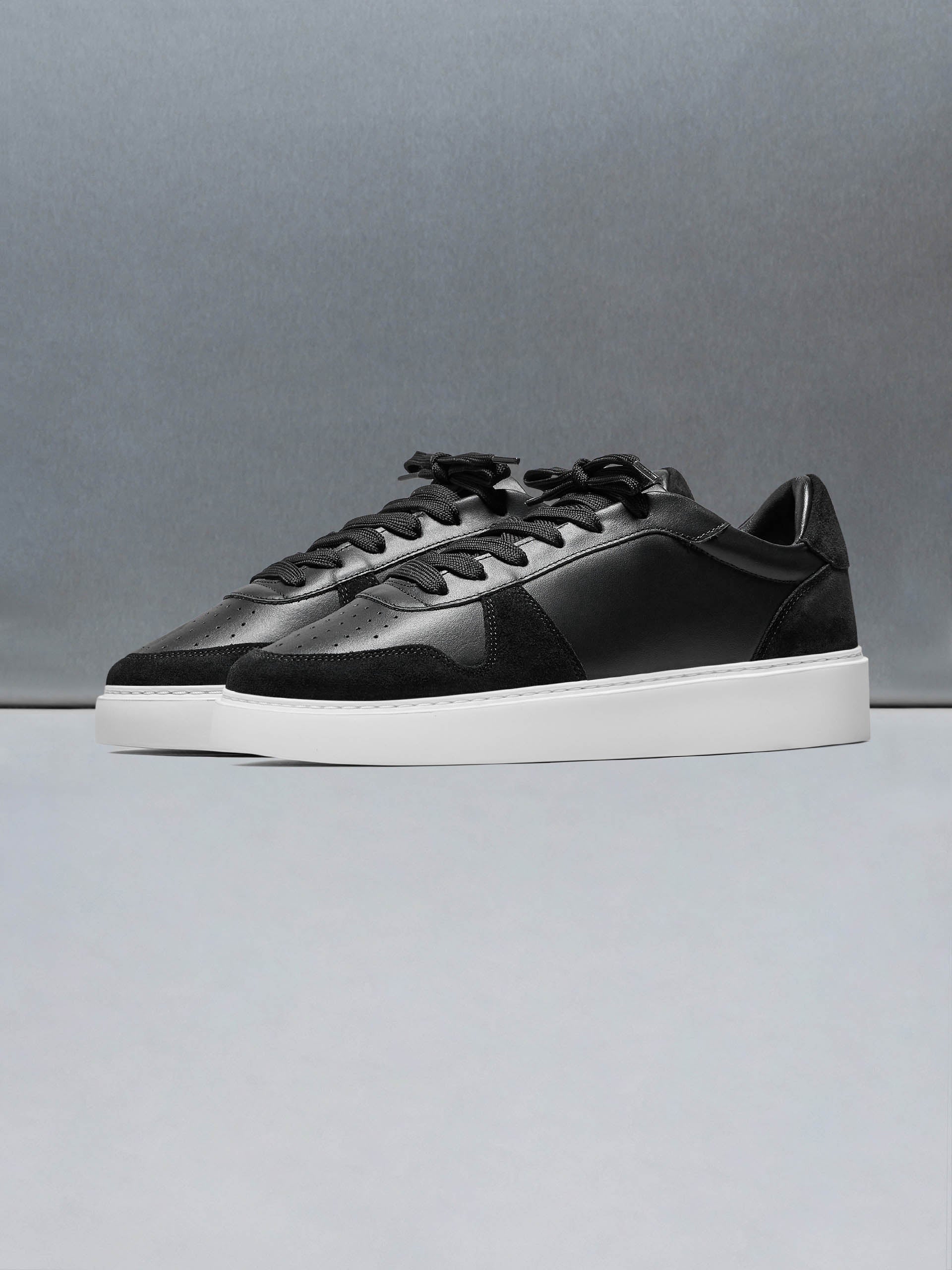 Mens Mid Court Trainer in Black