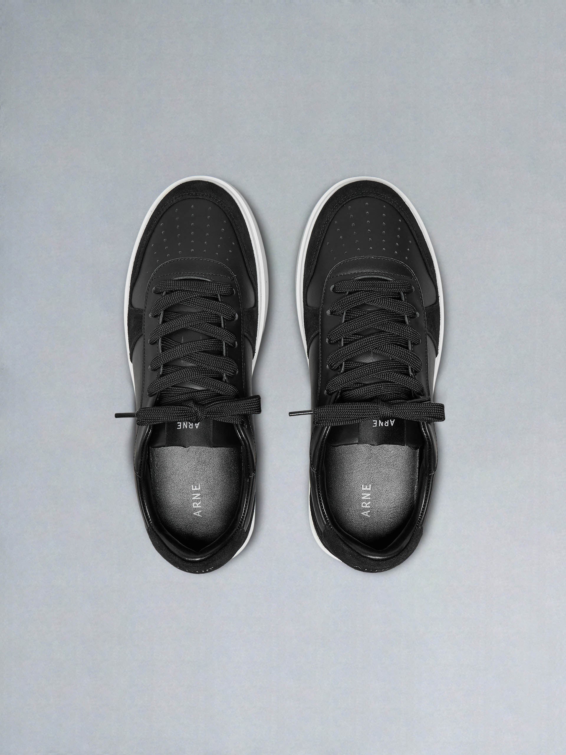Mens Mid Court Trainer in Black
