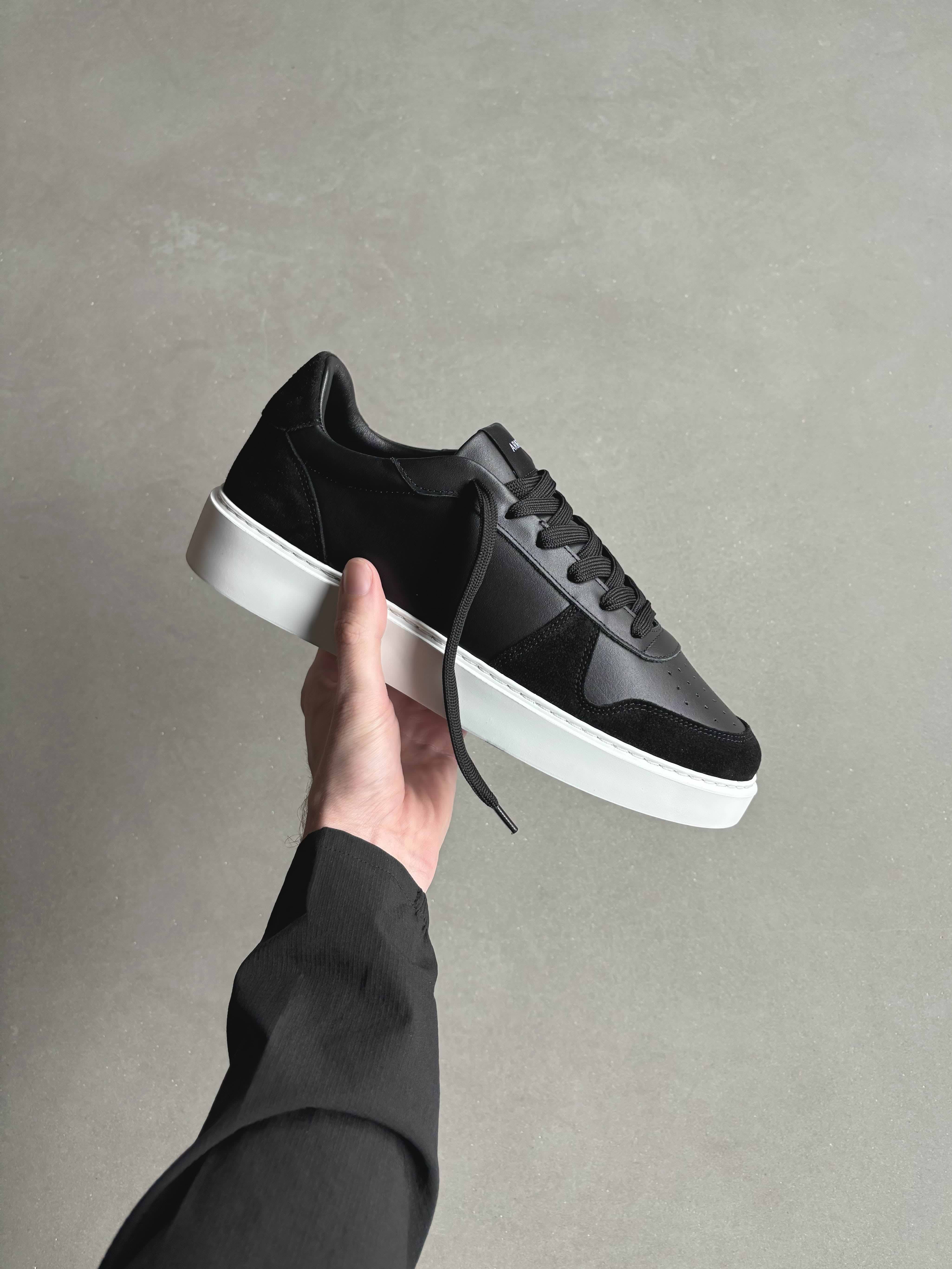 Mid Court Trainer in Black