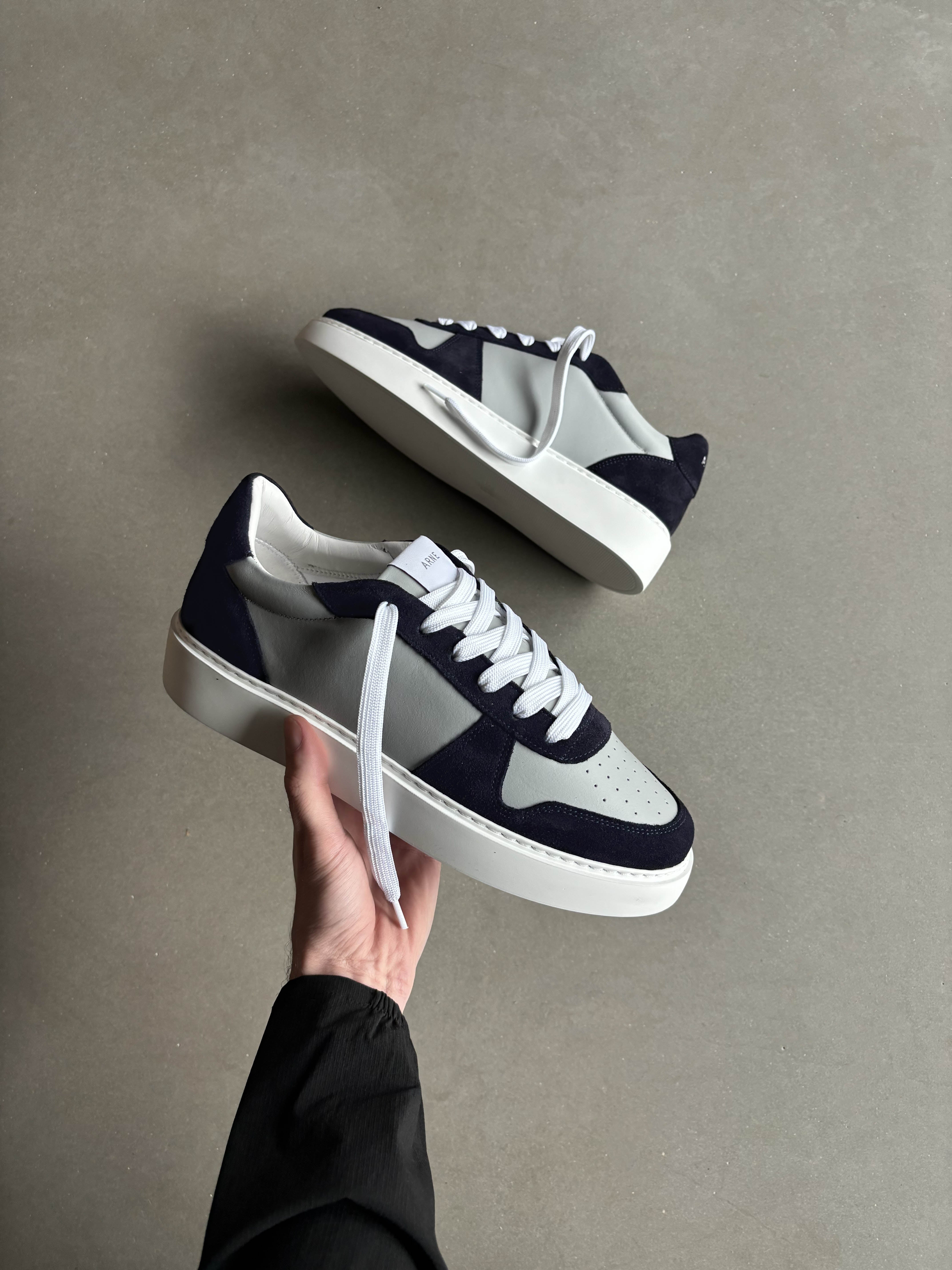 Mens Mid Court Trainer in Grey Navy