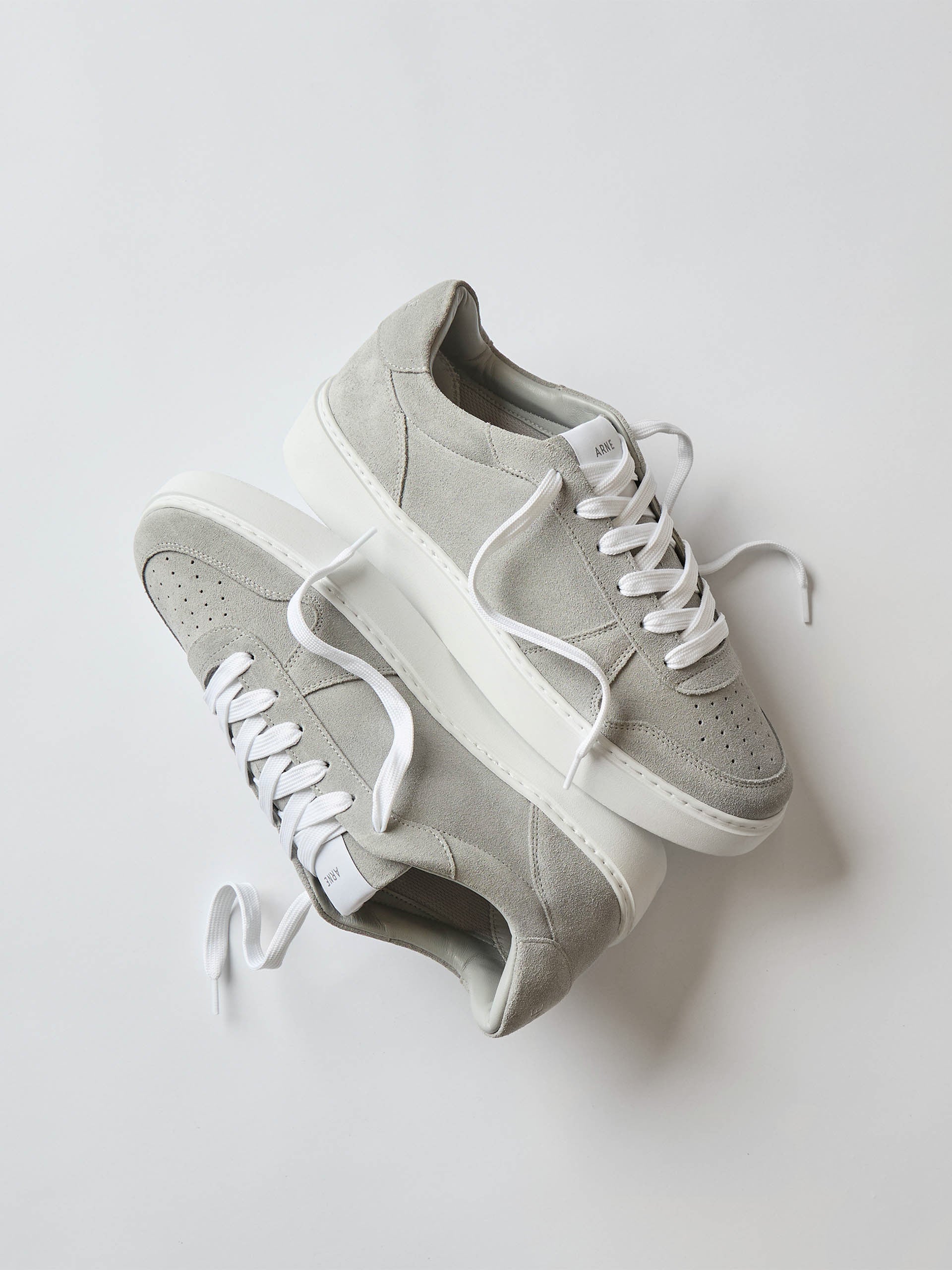 Mens Mid Court Trainer in Light Grey Suede