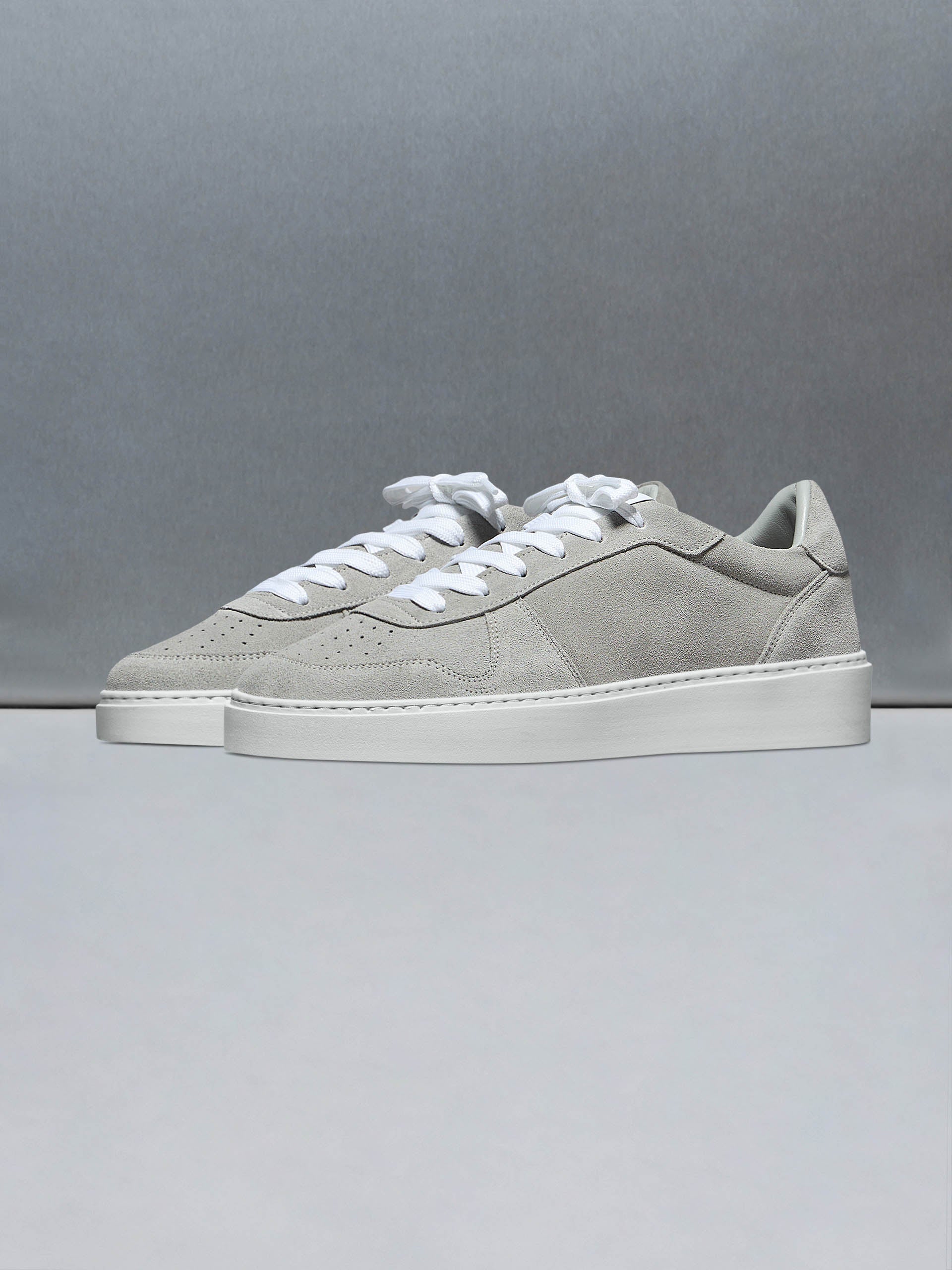 Mens Mid Court Trainer in Light Grey Suede