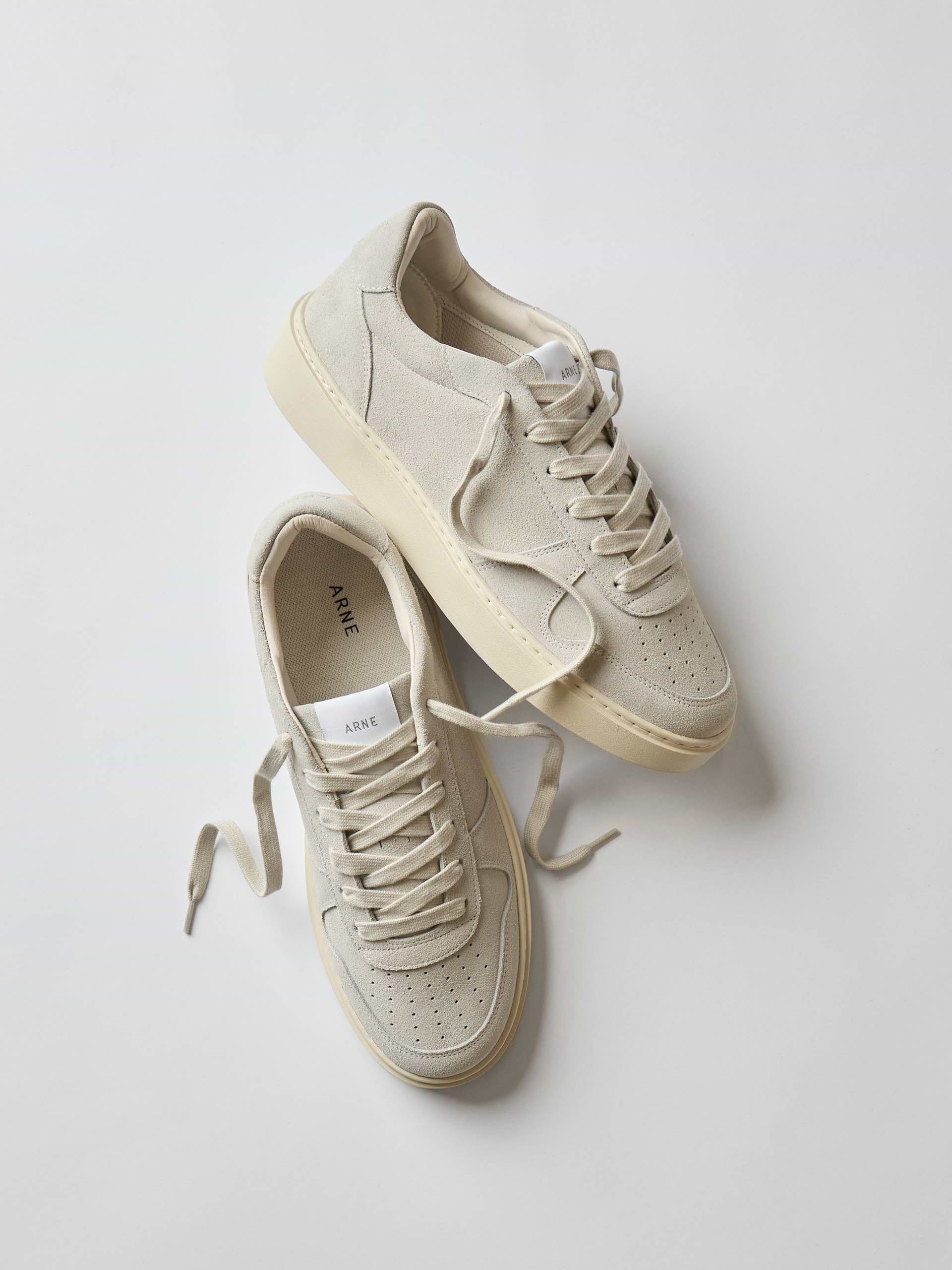 Mens Mid Court Trainer in Stone Suede