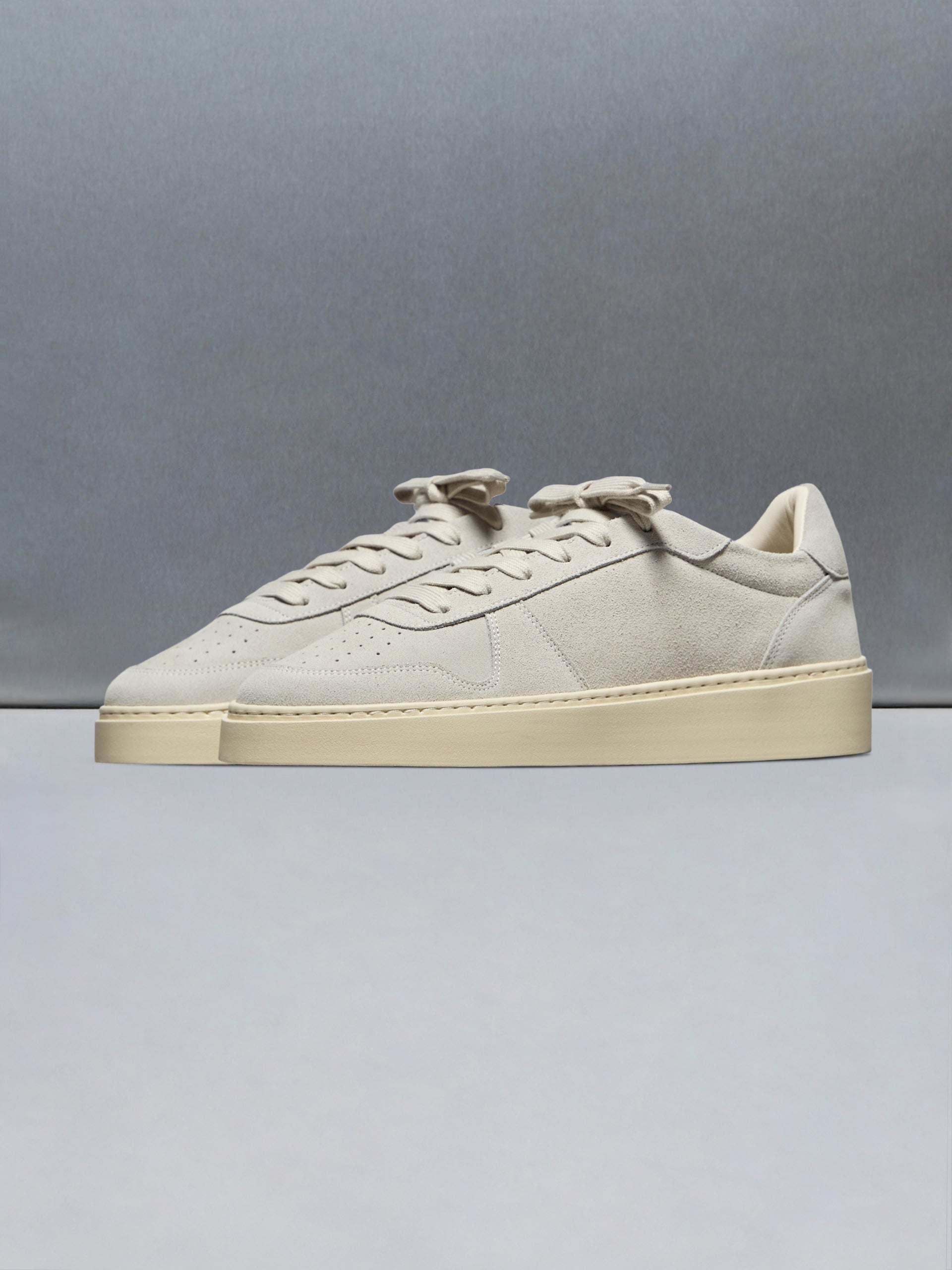 Mens Mid Court Trainer in Stone Suede
