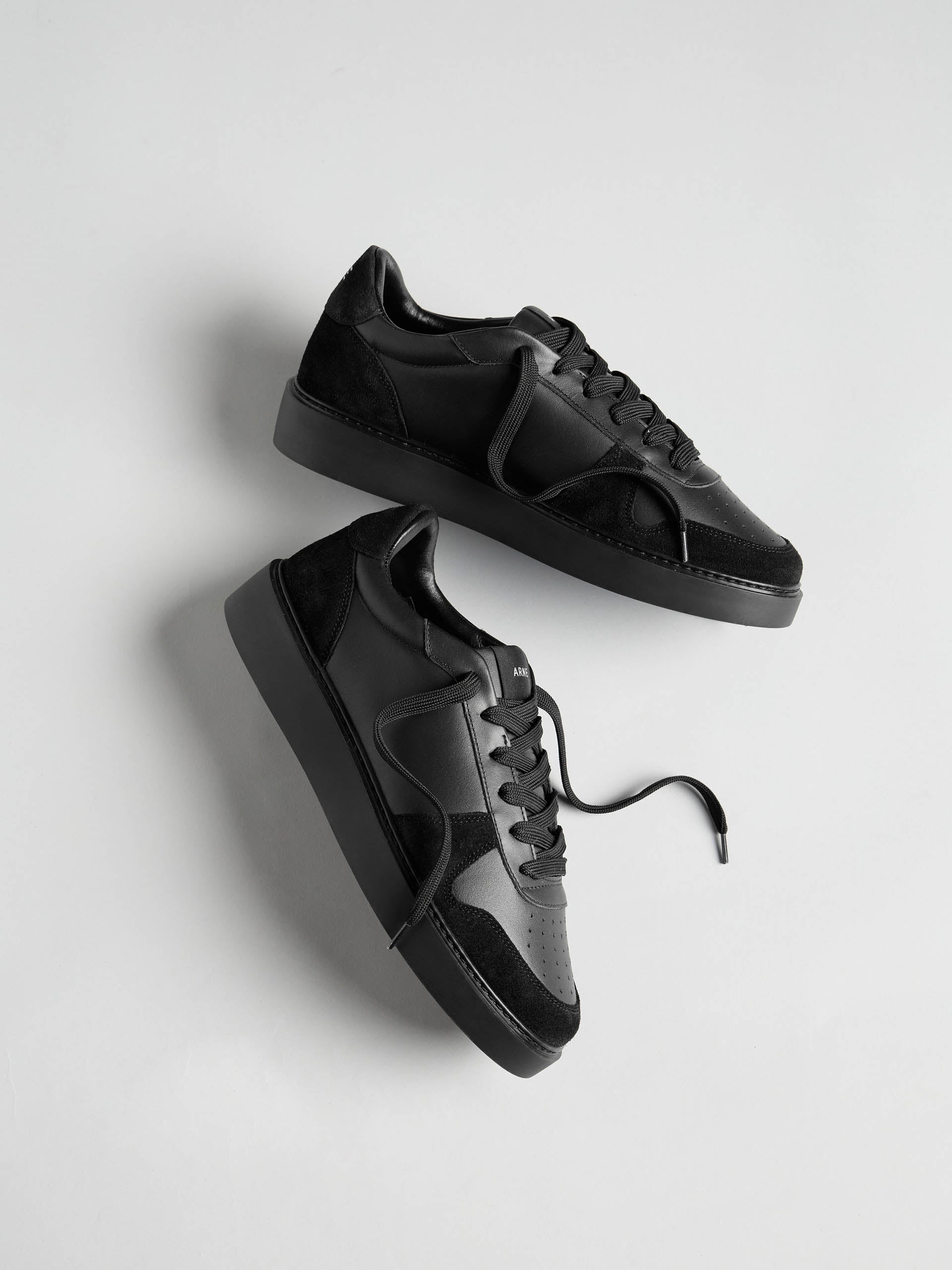 Mens Mid Court Trainer in Triple Black