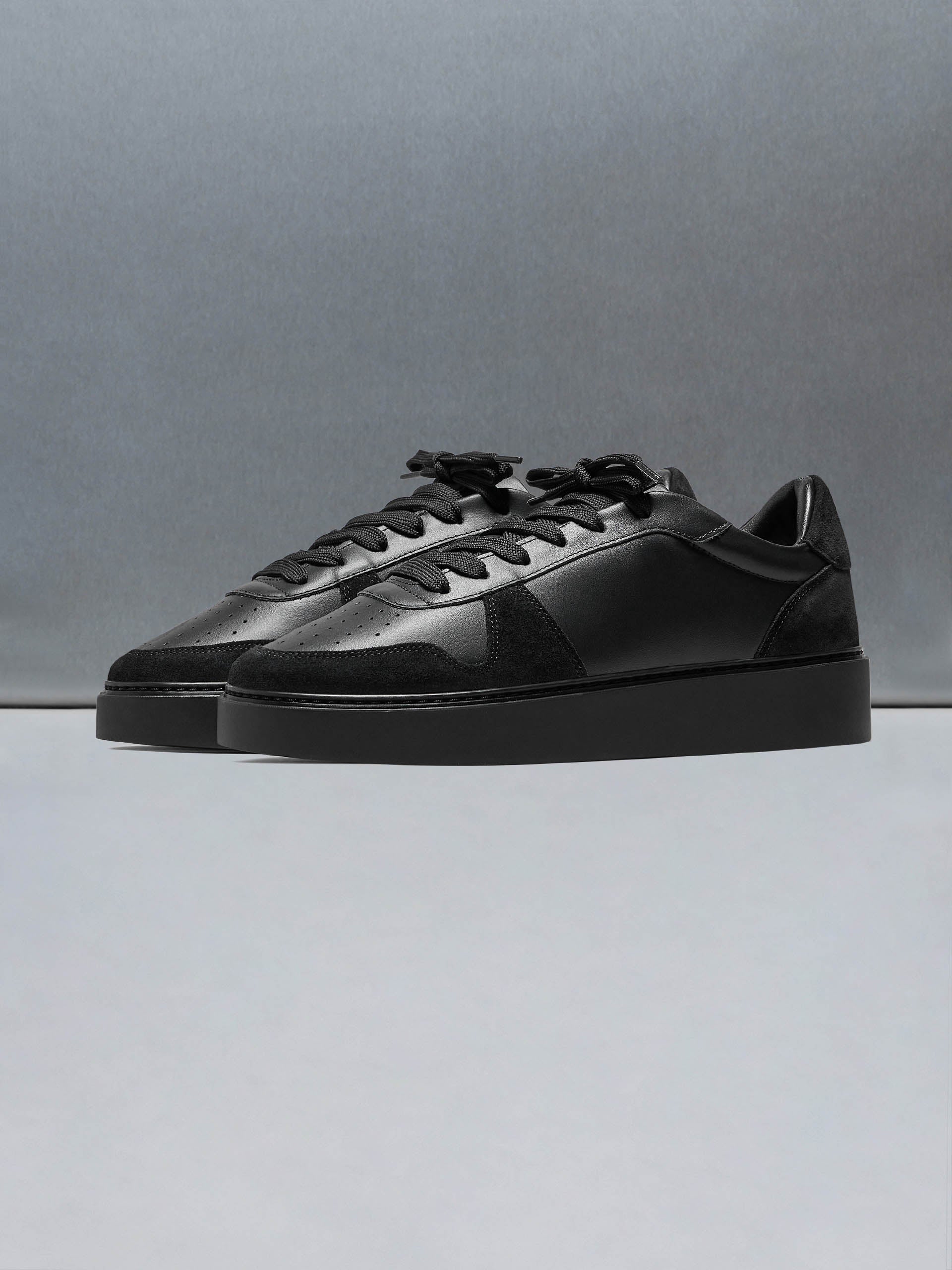 Mens Mid Court Trainer in Triple Black