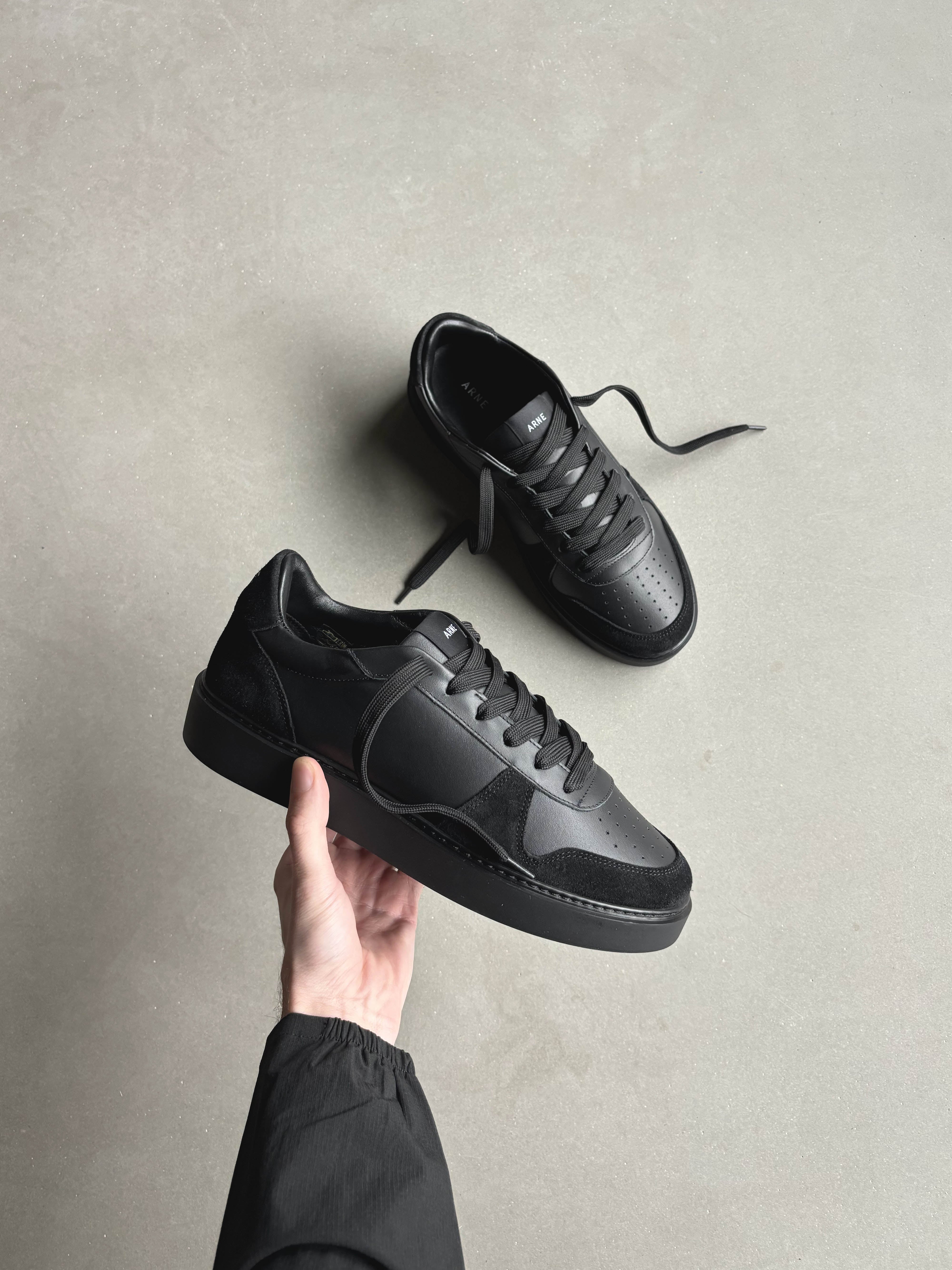 Mens Mid Court Trainer in Triple Black