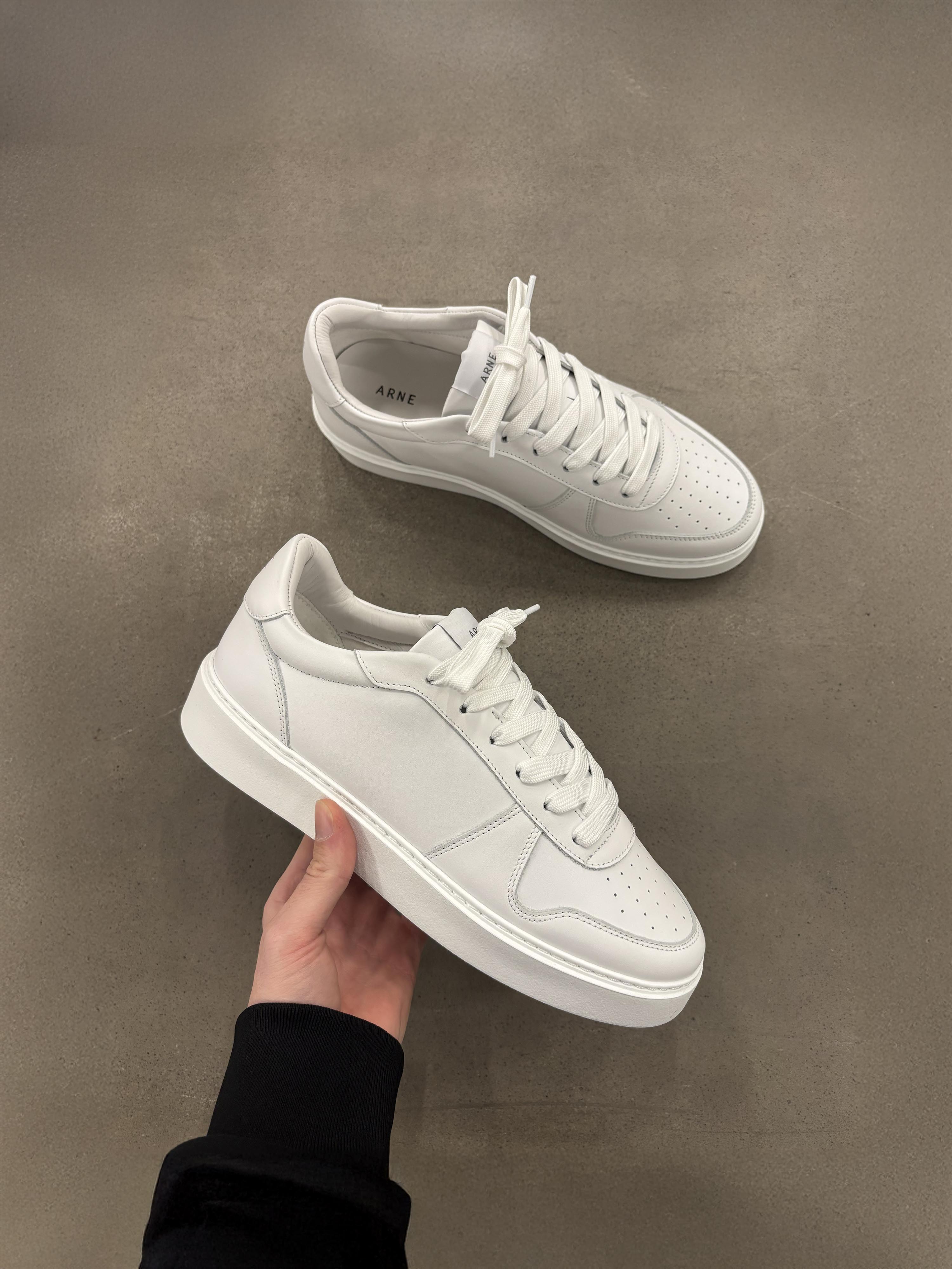 Mens Mid Court Trainer in White