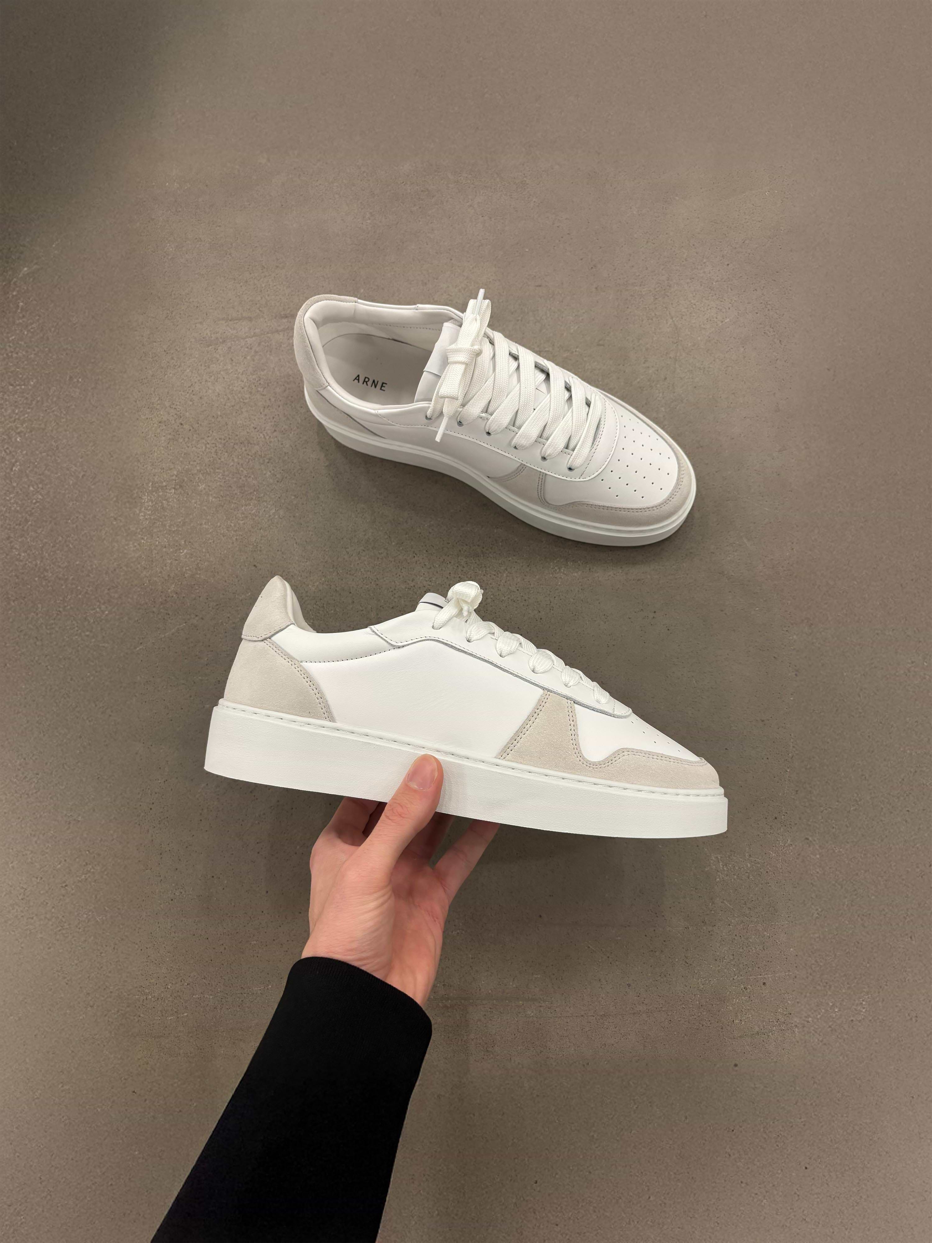 Mid Court Trainer in White Grey