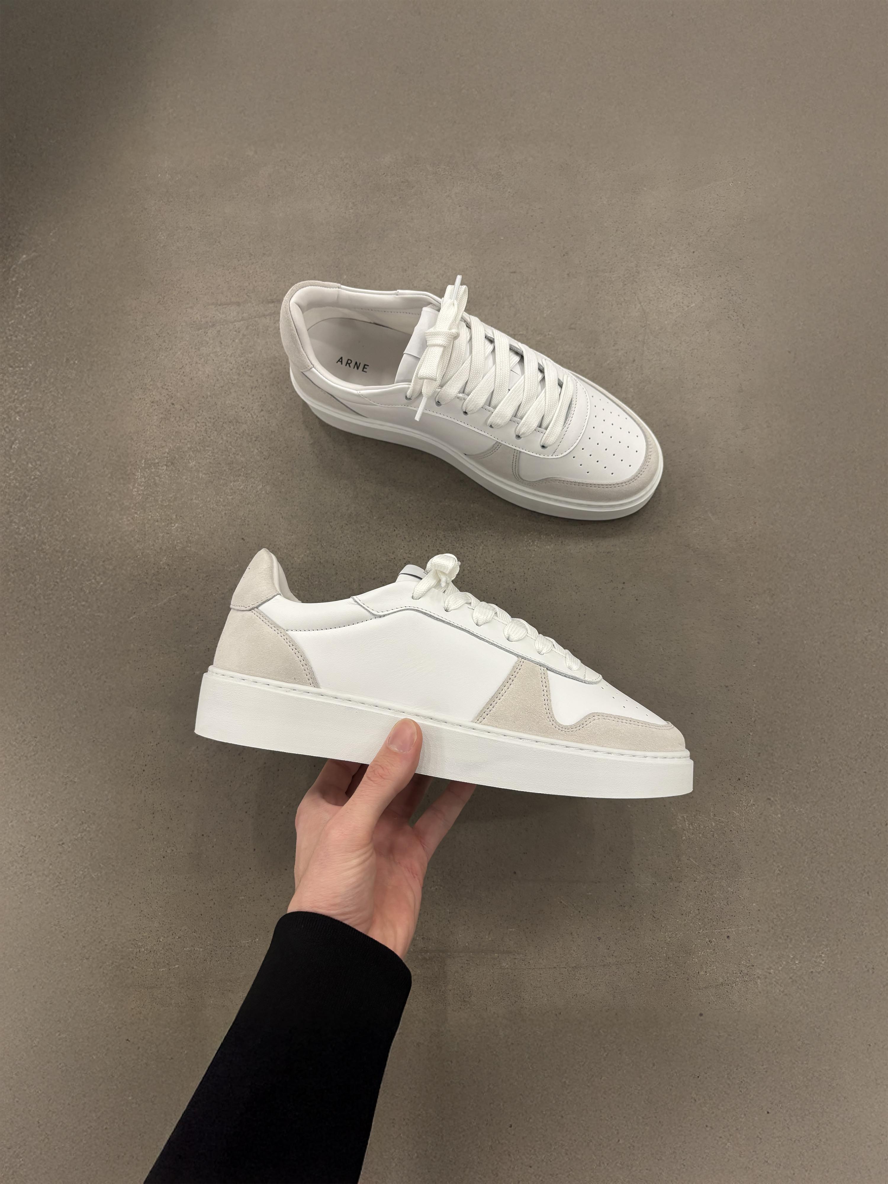 Mens Mid Court Trainer in White Grey