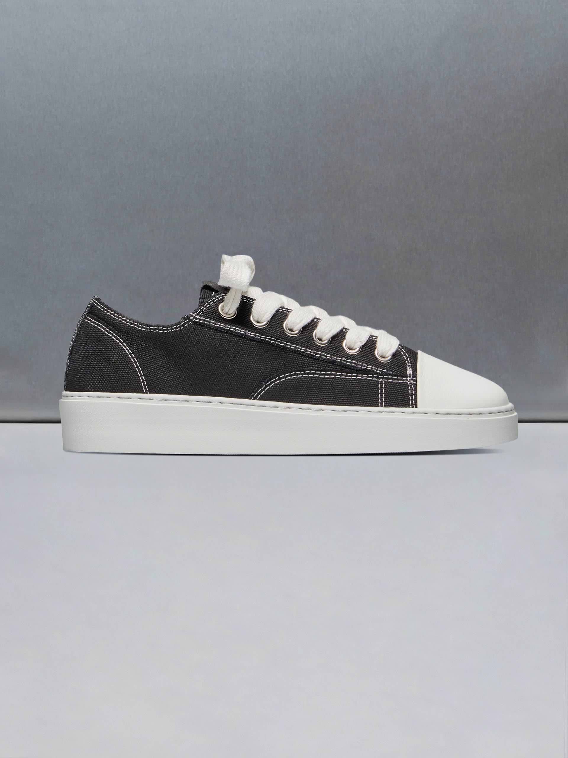 Mid Essential Homerun in Black White
