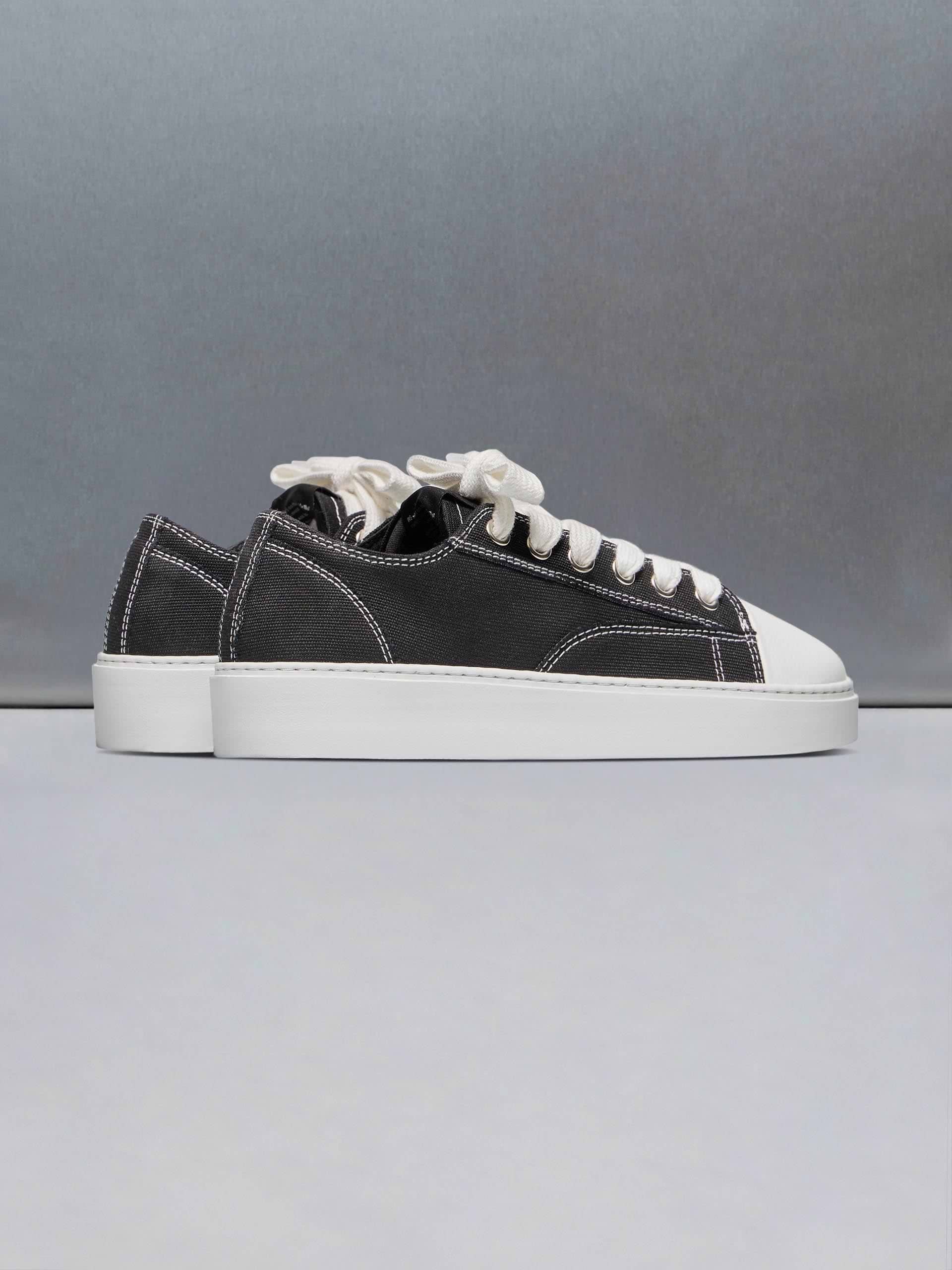 Mid Essential Homerun in Black White