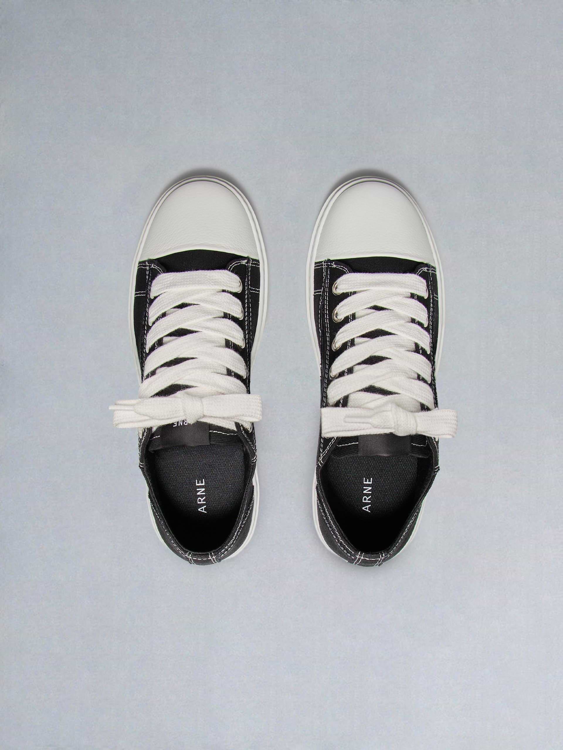 Mid Essential Homerun in Black White